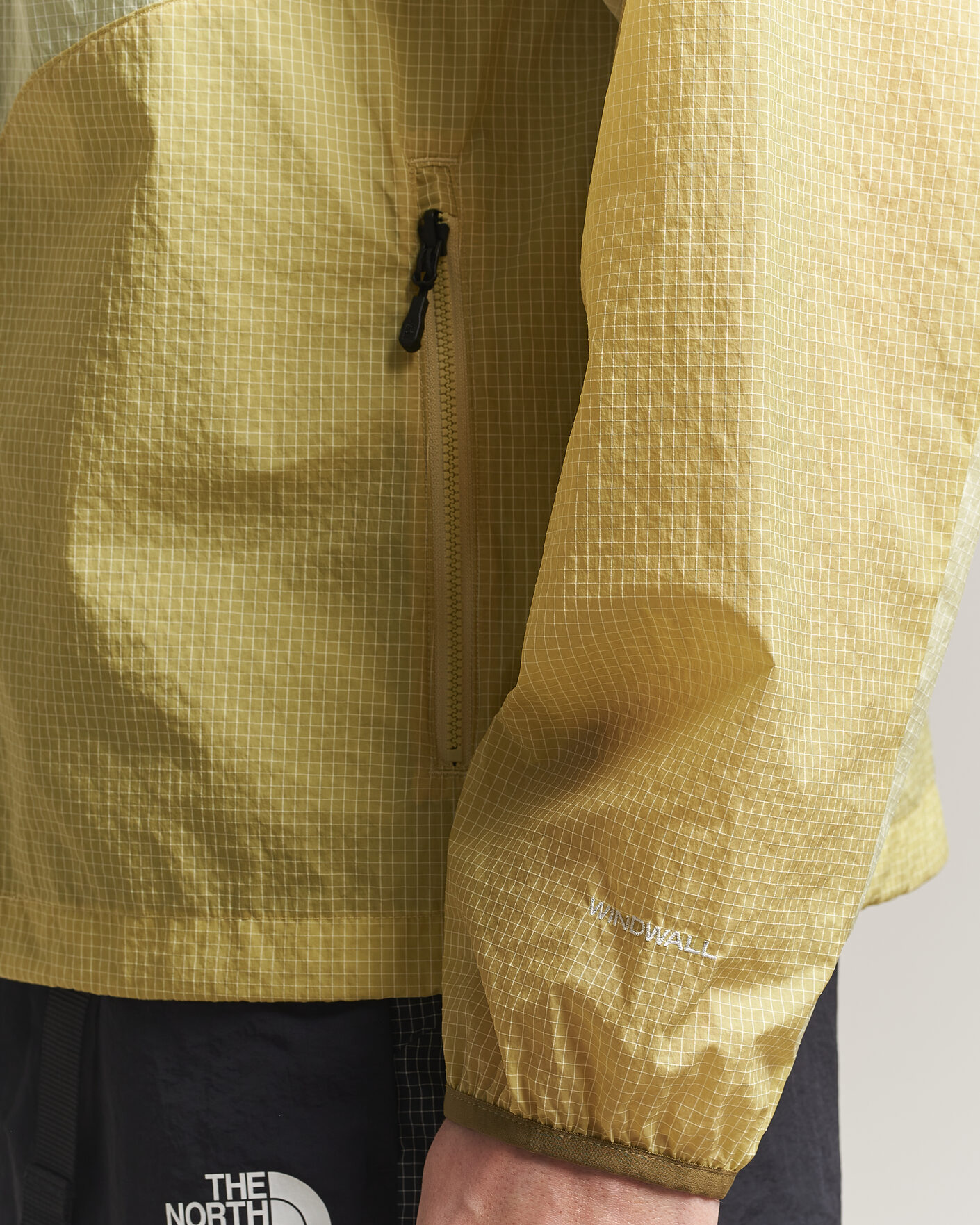 Heren | Jassen | The North Face | NSE Wind Jacket Lemon Mist
