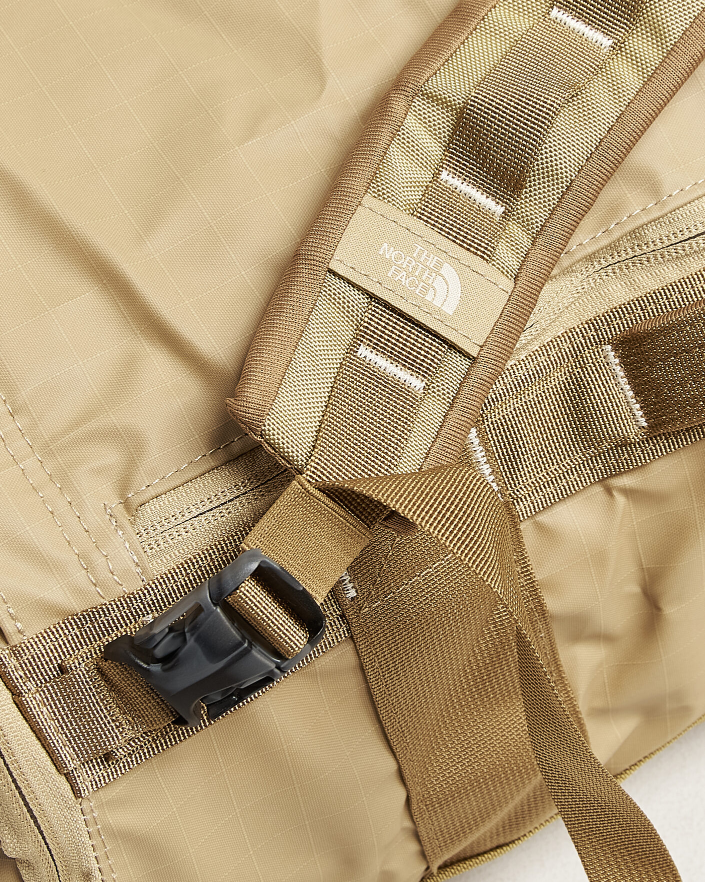 Heren | Tassen | The North Face | Base Camp Voyager Duffel 32 Khaki Stone