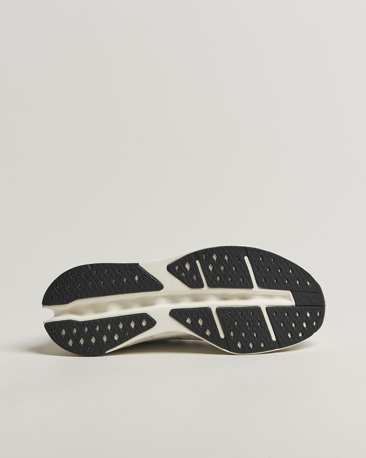 Heren | Hardloopschoenen | On | Cloudsurfer Max White/White