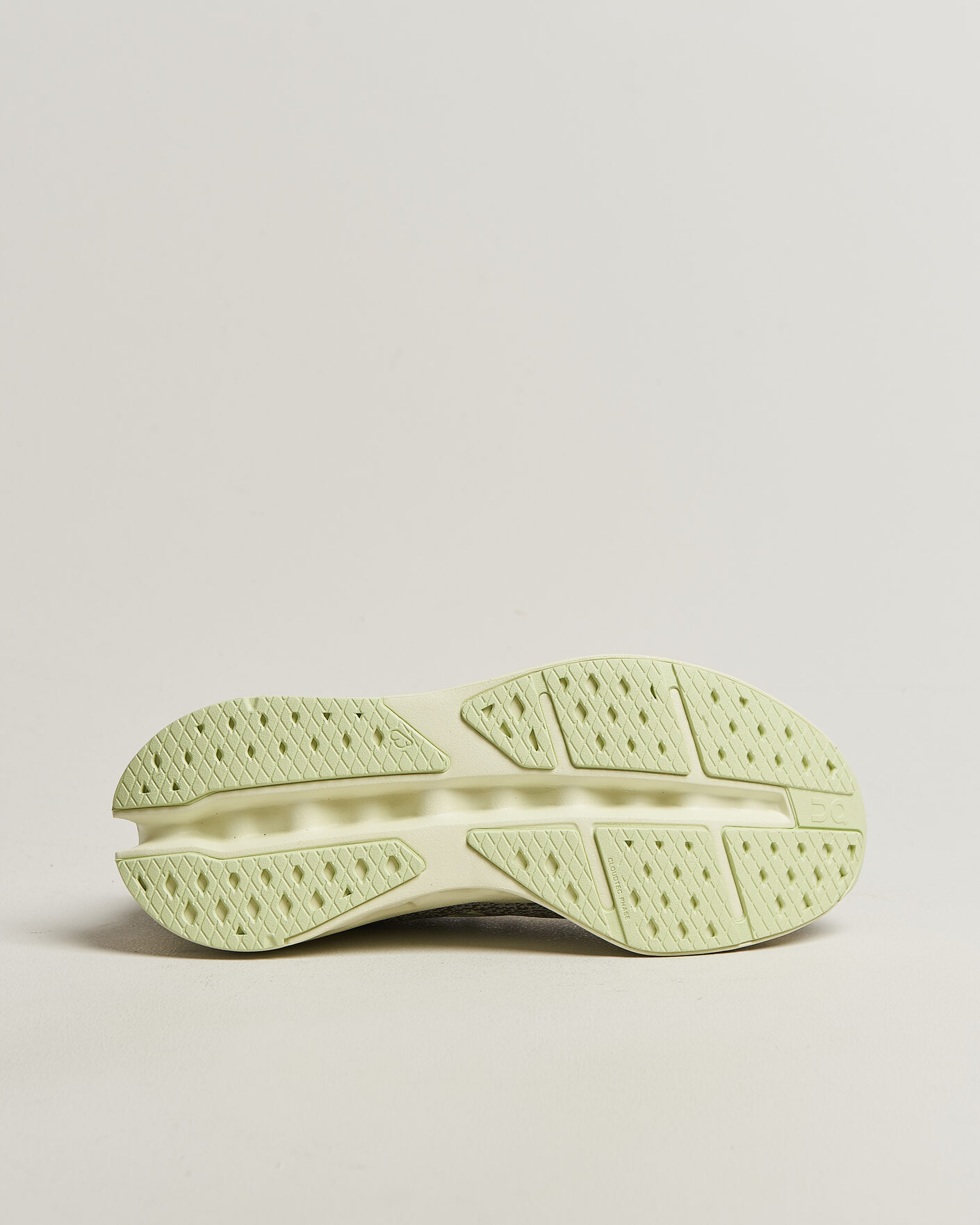 Heren | Hardloopschoenen | On | Cloudsurfer Max Olive/Seedling