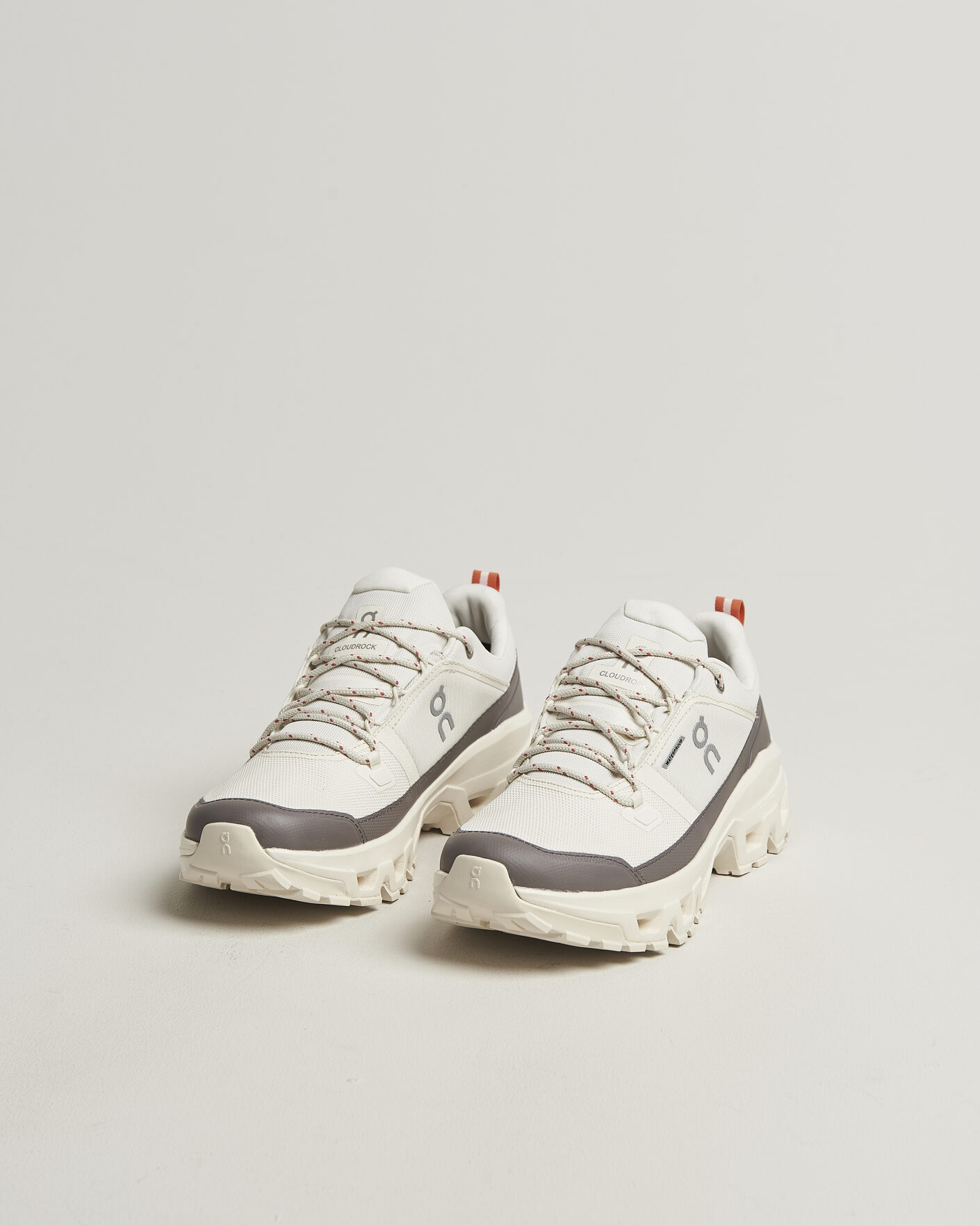 Heren | Trail sneakers | On | Cloudrock Low Waterproof Ivory/Ivory