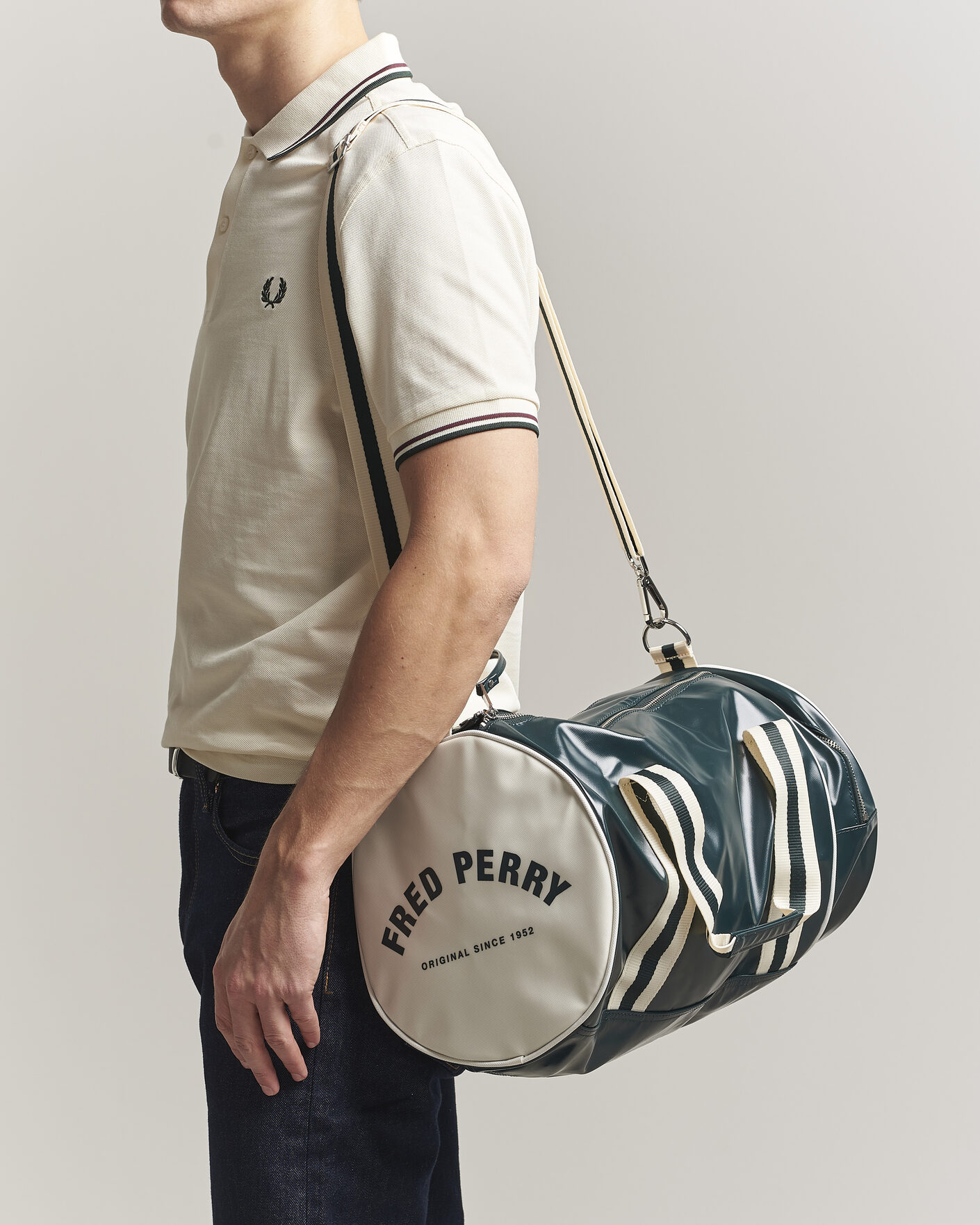Heren | Tassen | Fred Perry | Classic Barrel Bag Grassroots Green/Ecru