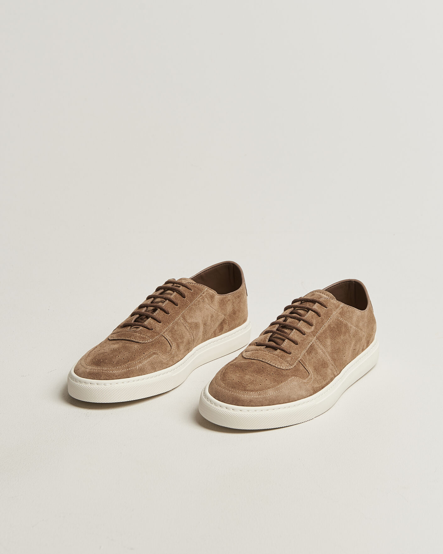 Heren | Sneakers | Common Projects | BBall Slim Deconstructed Suede Sneaker Taupe