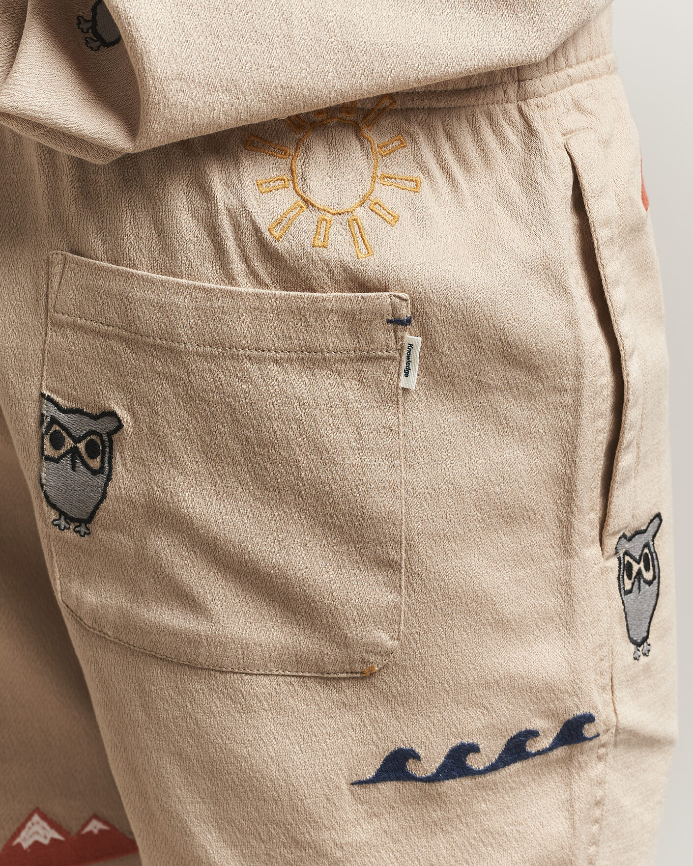 Heren | Korte broek | KnowledgeCotton Apparel | Loose Embroidery Shorts Light Feather Grey