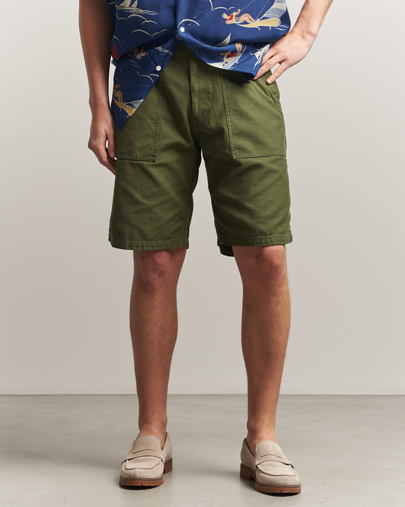 Heren | Korte broek | BEAMS PLUS | MIL Utility Sateen Shorts Olive
