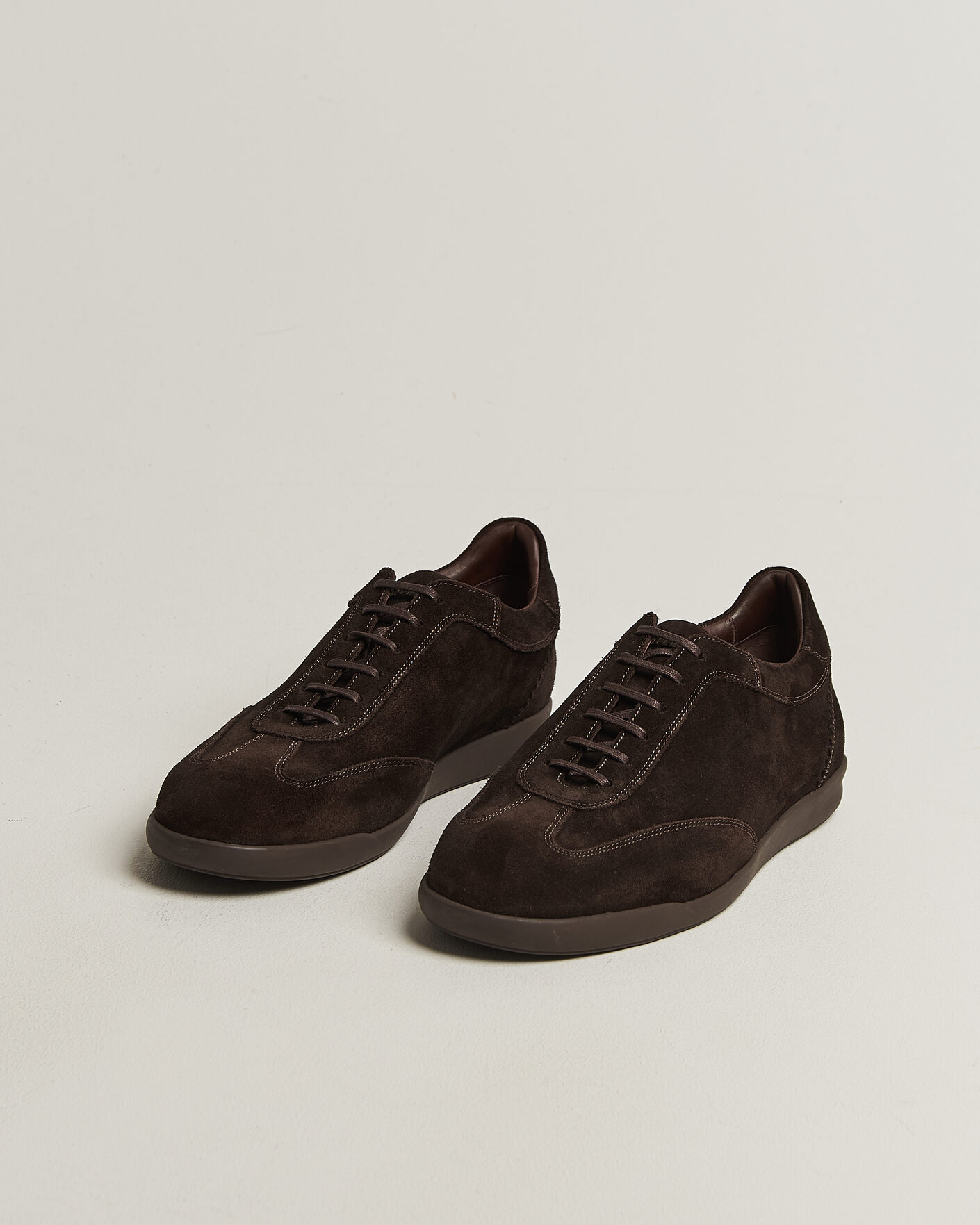 Heren | Sneakers | Loake Shoemakers | Mayfair Suede Dress Sneaker Dark Brown
