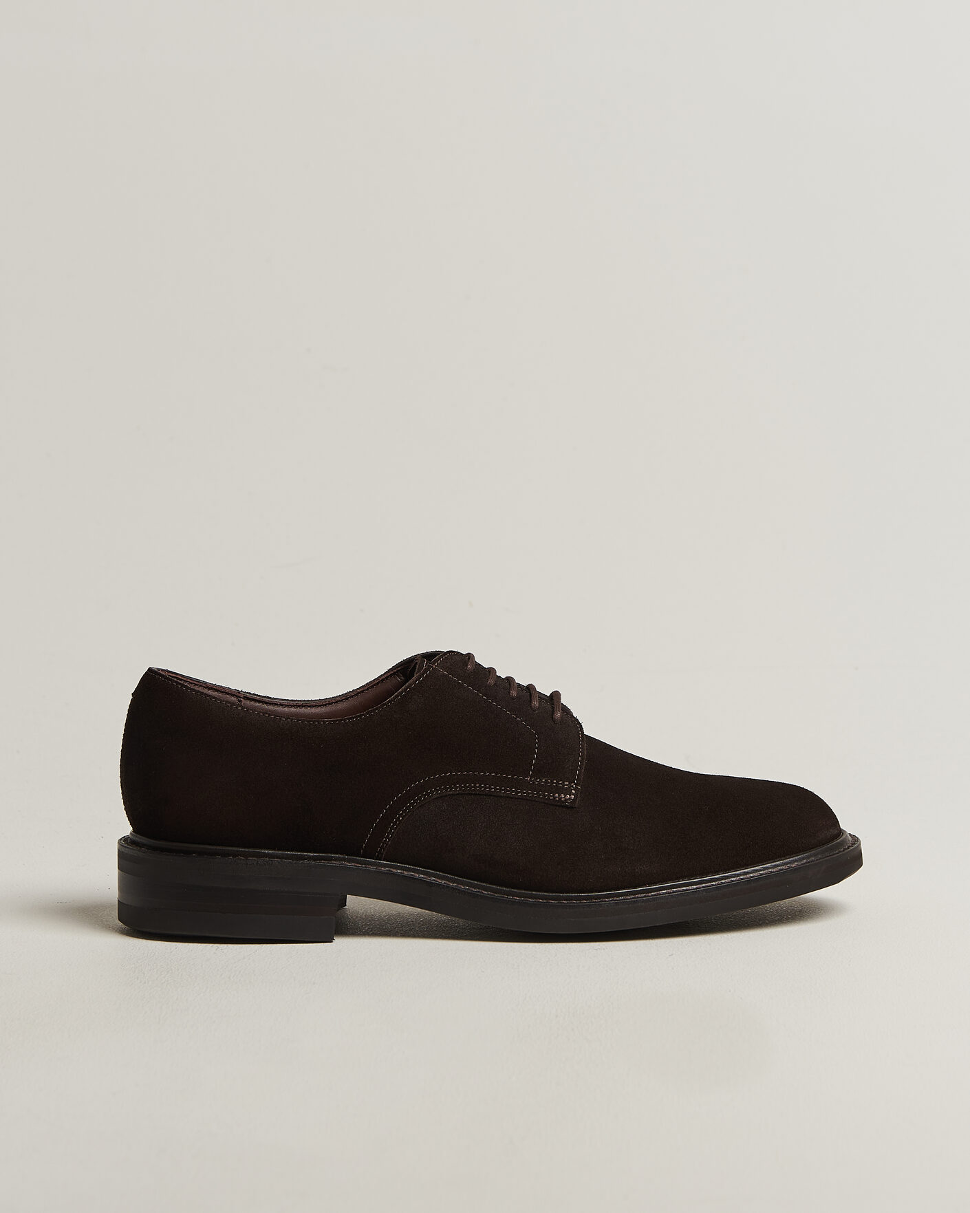 Heren | Derby schoenen | Loake 1880 | Barbican Suede Derby Dark Brown