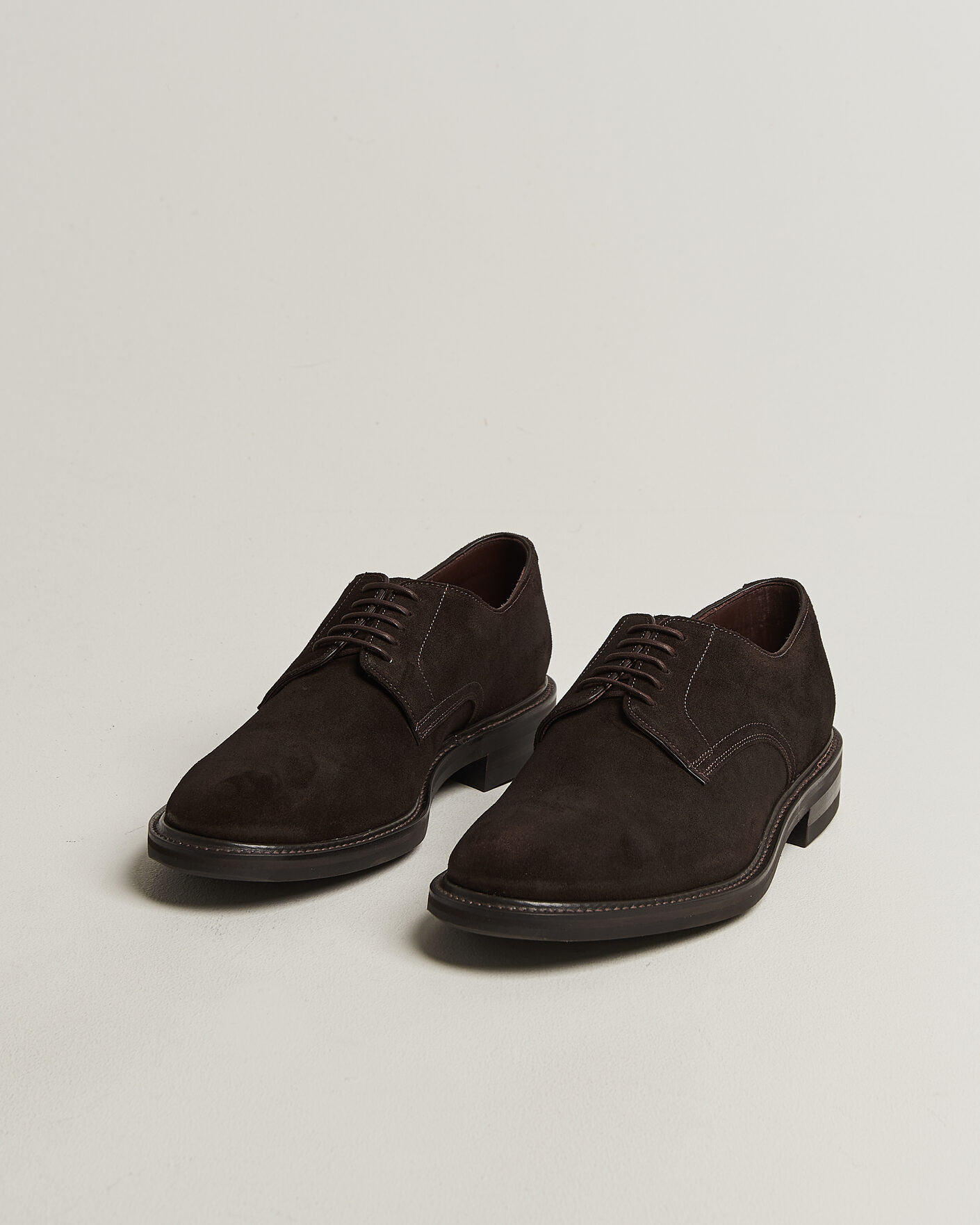 Heren | Derby schoenen | Loake 1880 | Barbican Suede Derby Dark Brown