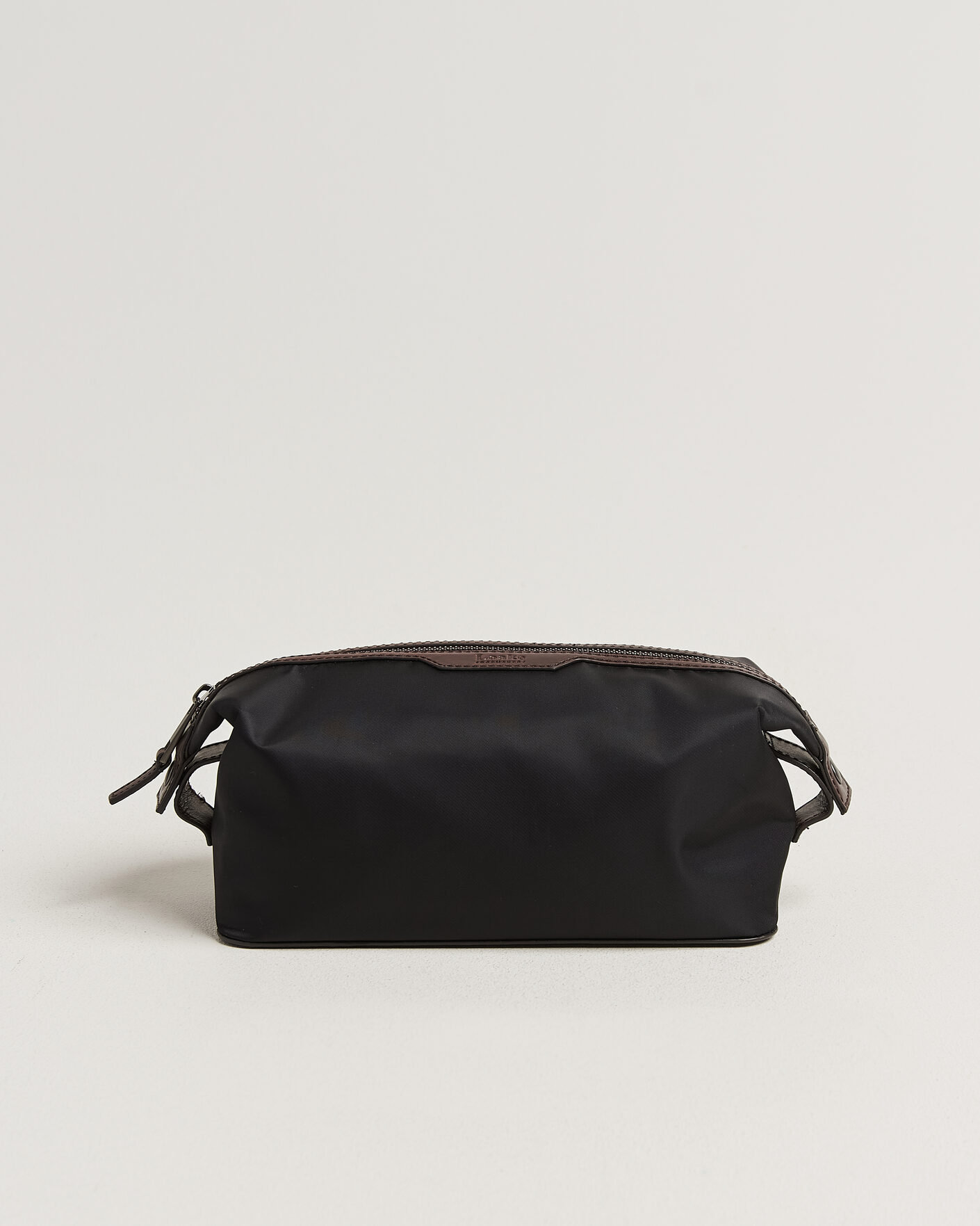 Heren | Tassen | Loake Shoemakers | Welland Nylon/Leather Washbag Black