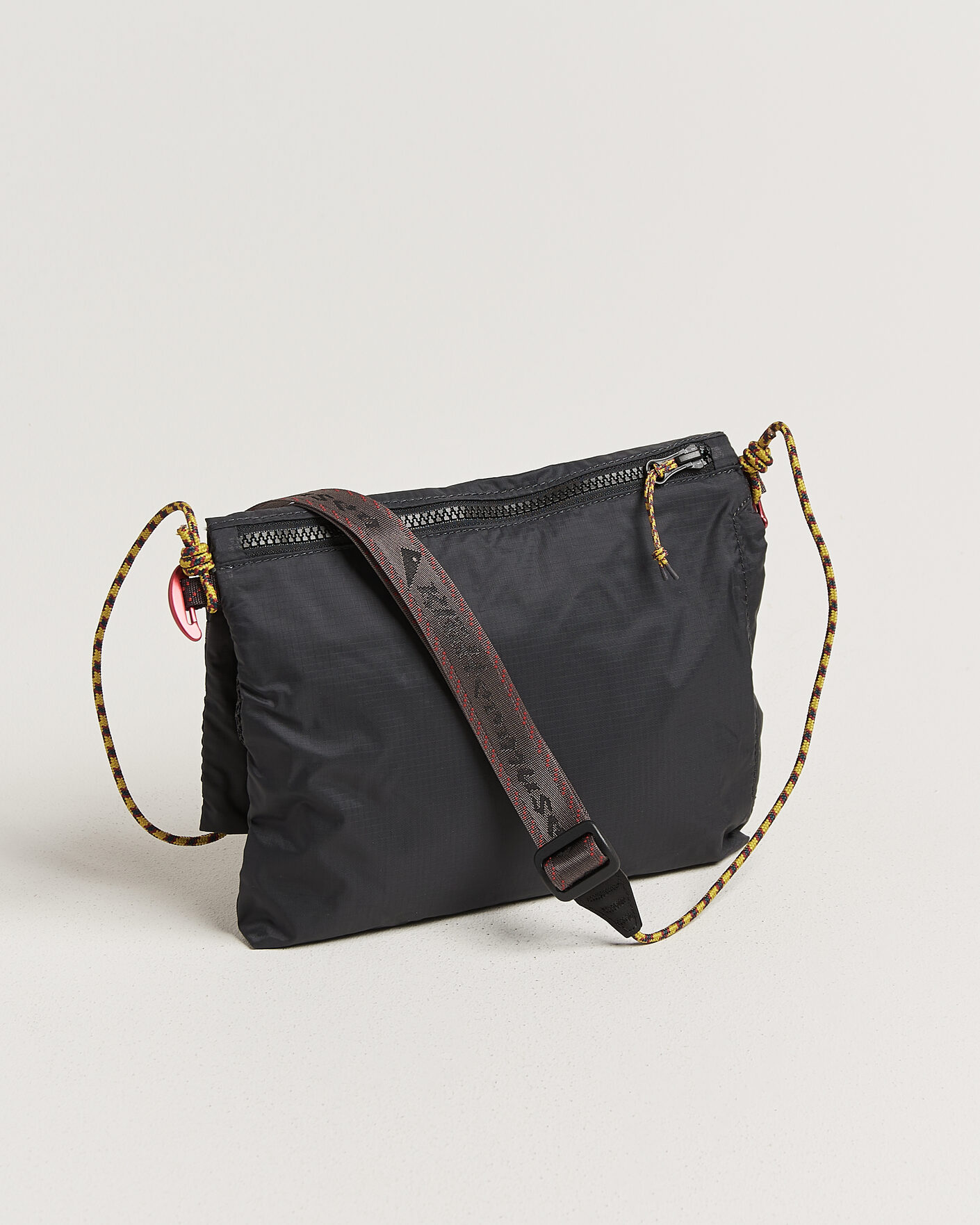 Heren | Tassen | Klättermusen | Algir Foldover Bag Raven