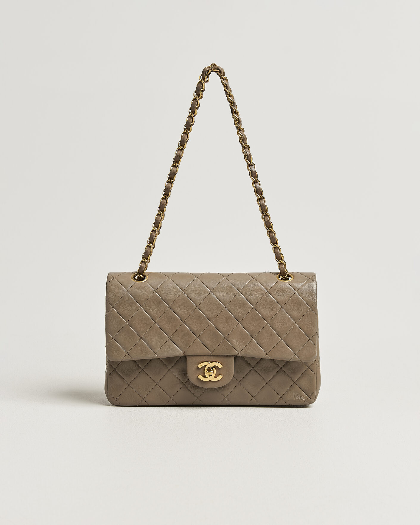 Heren | Pre-Owned & Vintage Bags | Chanel Pre-Owned | Classic Medium Double Flap Bag Lambskin Beige