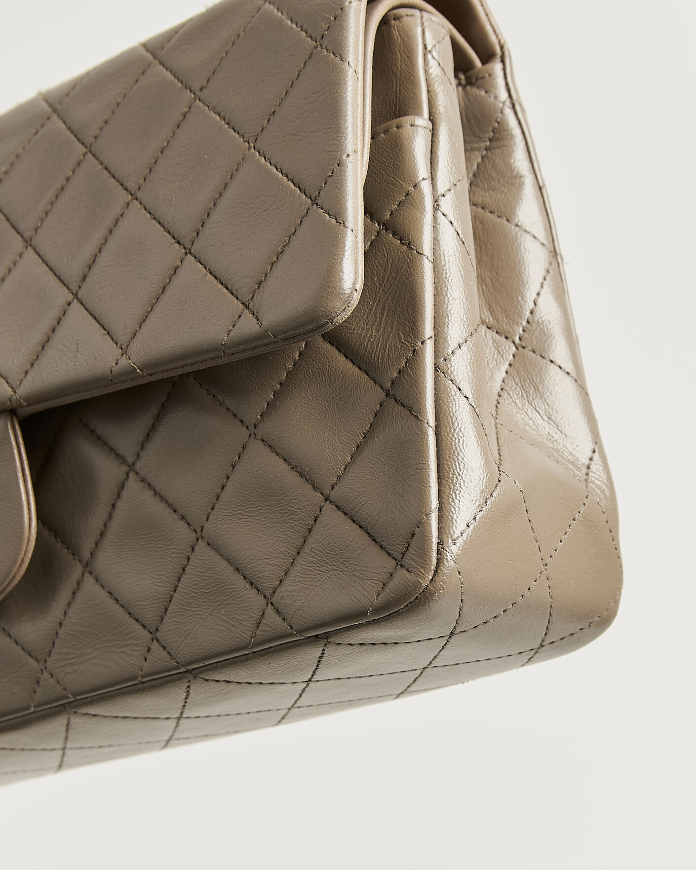 Heren | Pre-Owned & Vintage Bags | Chanel Pre-Owned | Classic Medium Double Flap Bag Lambskin Beige