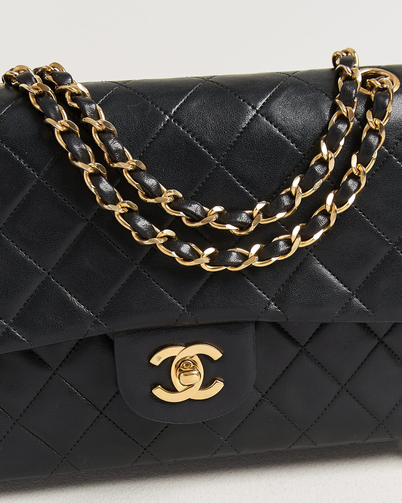 Heren | Pre-Owned & Vintage Bags | Chanel Pre-Owned | Classic Medium Double Flap Bag Lambskin Black