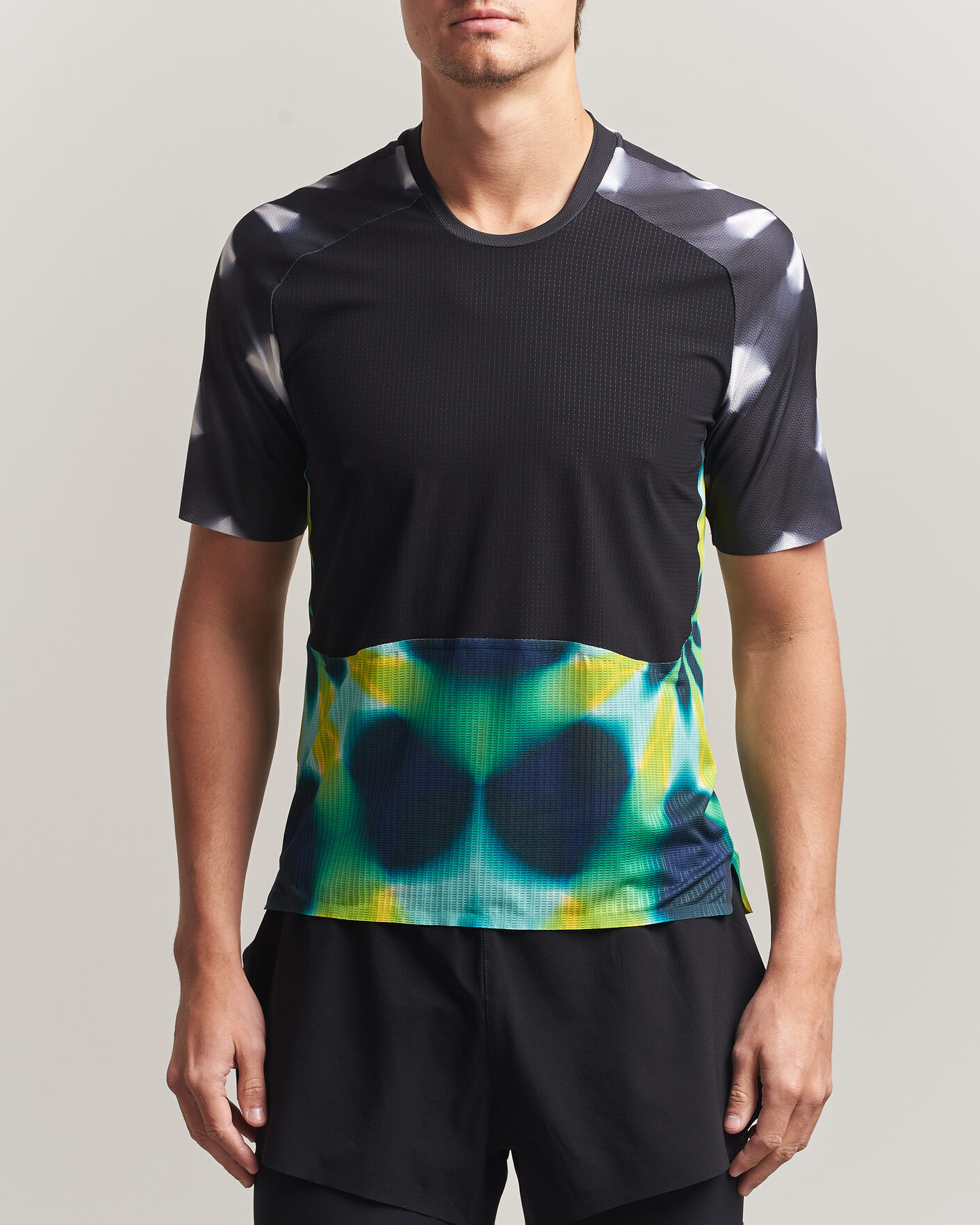 Heren | T-shirts | SOAR Running | Trail Race Top Black/Fade Grey