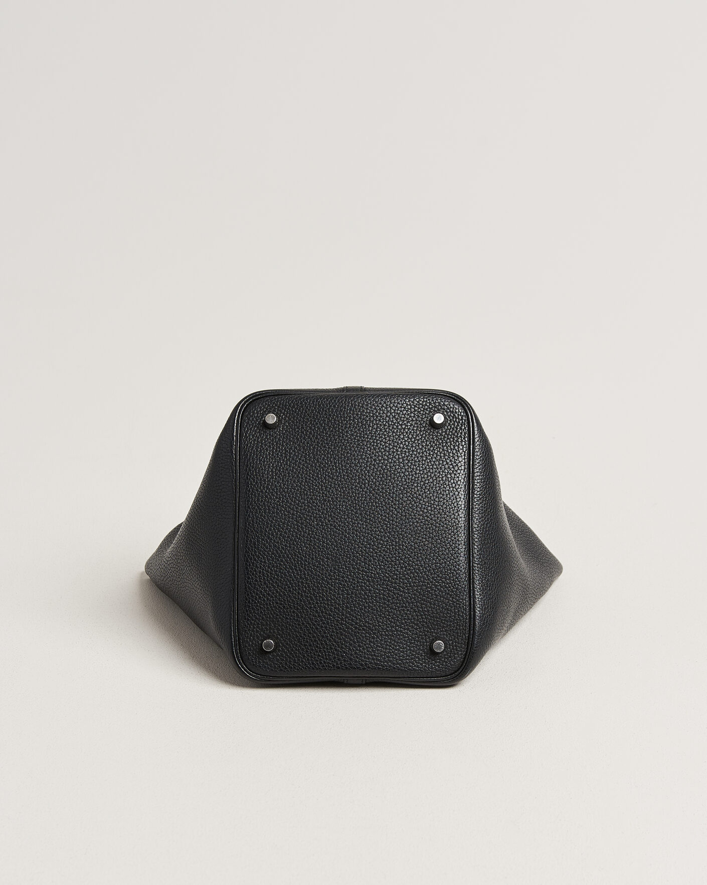 Heren | Pre-Owned & Vintage Bags | Hermès Pre-Owned | Picotin Lock 22 Taurillon Clemence Leather Black