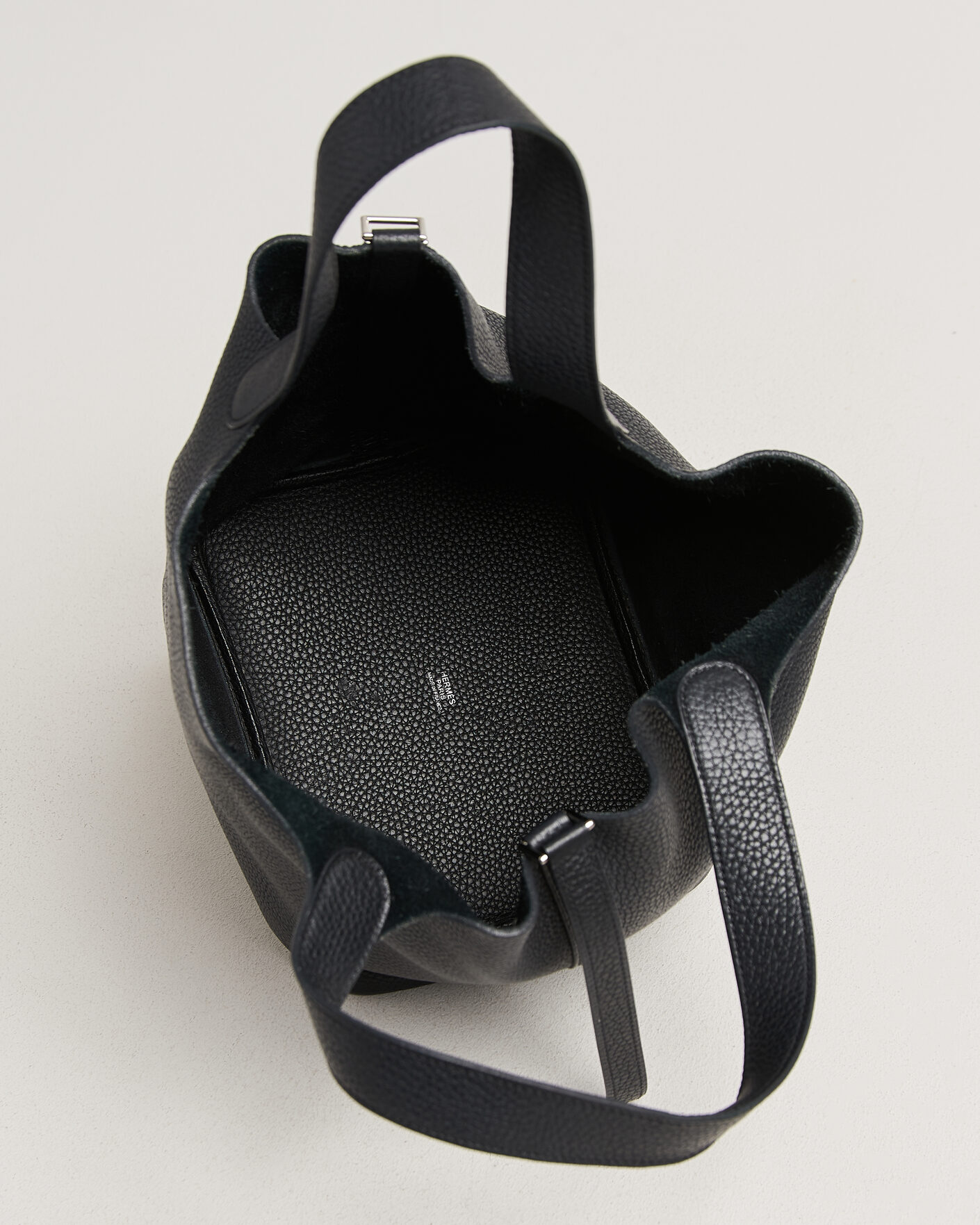 Heren | Pre-Owned & Vintage Bags | Hermès Pre-Owned | Picotin Lock 22 Taurillon Clemence Leather Black