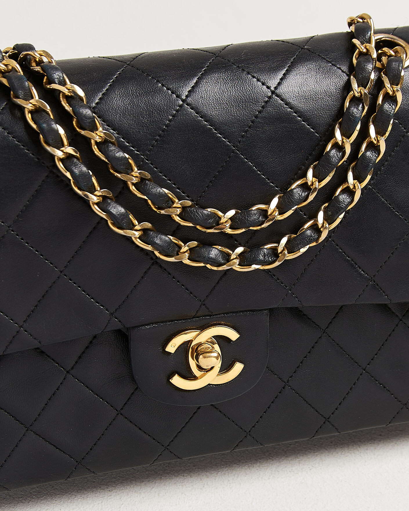 Heren | Pre-Owned & Vintage Bags | Chanel Pre-Owned | Classic Medium Double Flap Bag Lambskin Black