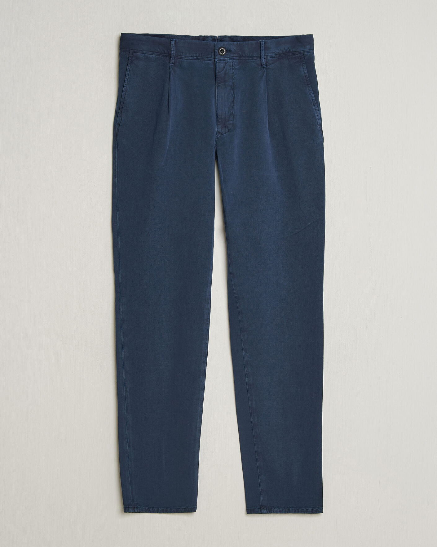 Heren | Broeken | Incotex | Tapered Fit Pleated Linen Slacks Navy