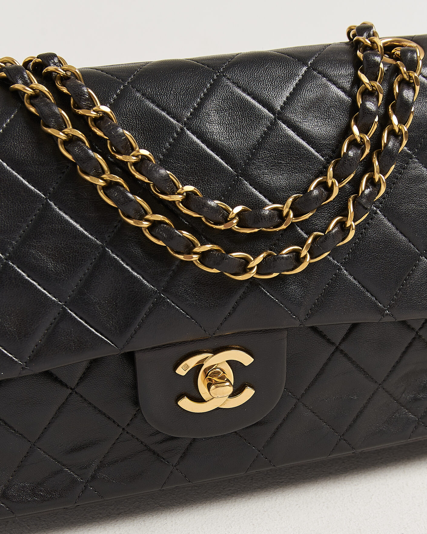 Heren | Pre-Owned & Vintage Bags | Chanel Pre-Owned | Classic Medium Double Flap Bag Lambskin Black