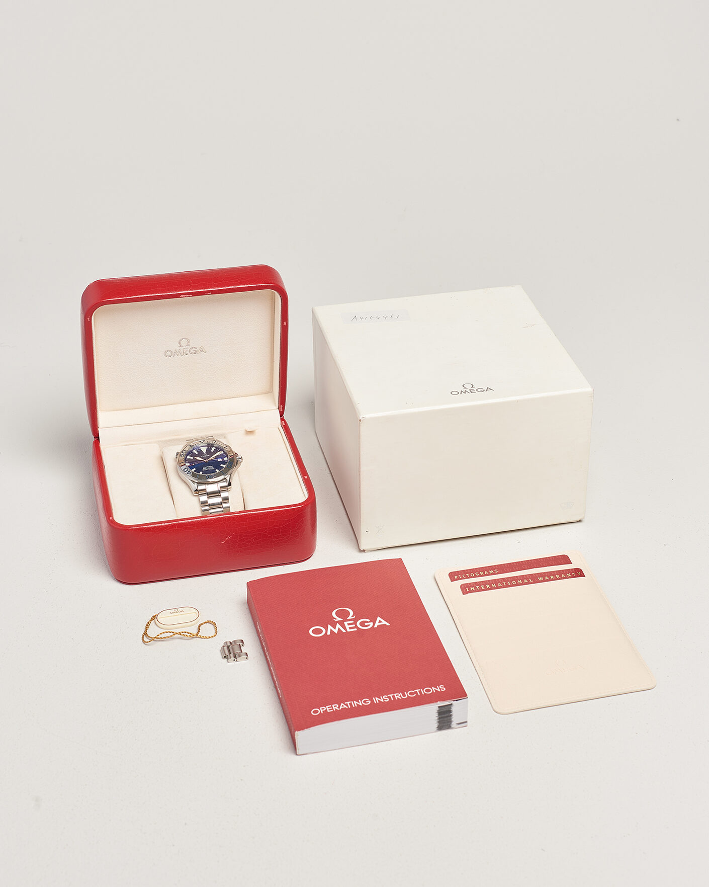 Heren | Pre-Owned & Vintage Watches | Omega Pre-Owned | Seamaster 300M Electric Blue 