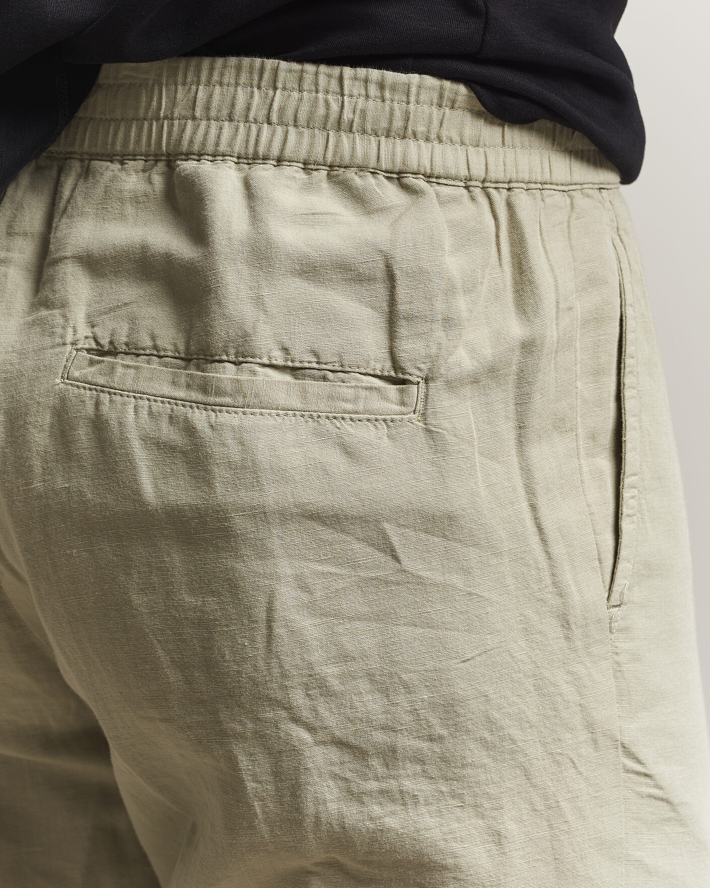 Heren | Broeken | Filippa K | Theo Relaxed Linen/Cotton Drawstring Trousers Light Green