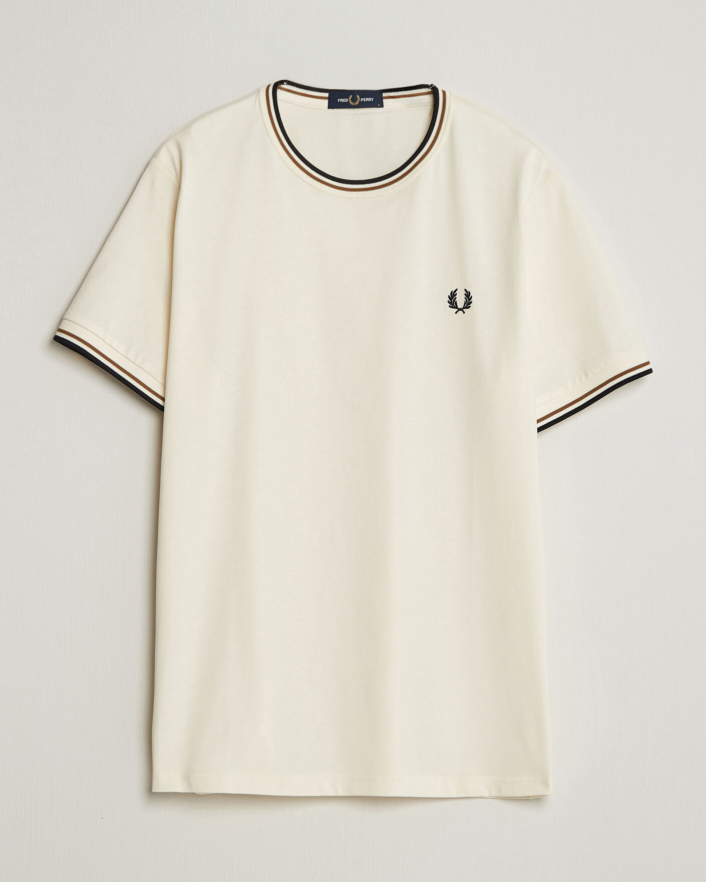 Heren | T-shirts | Fred Perry | Twin Tipped T-Shirt Ecru