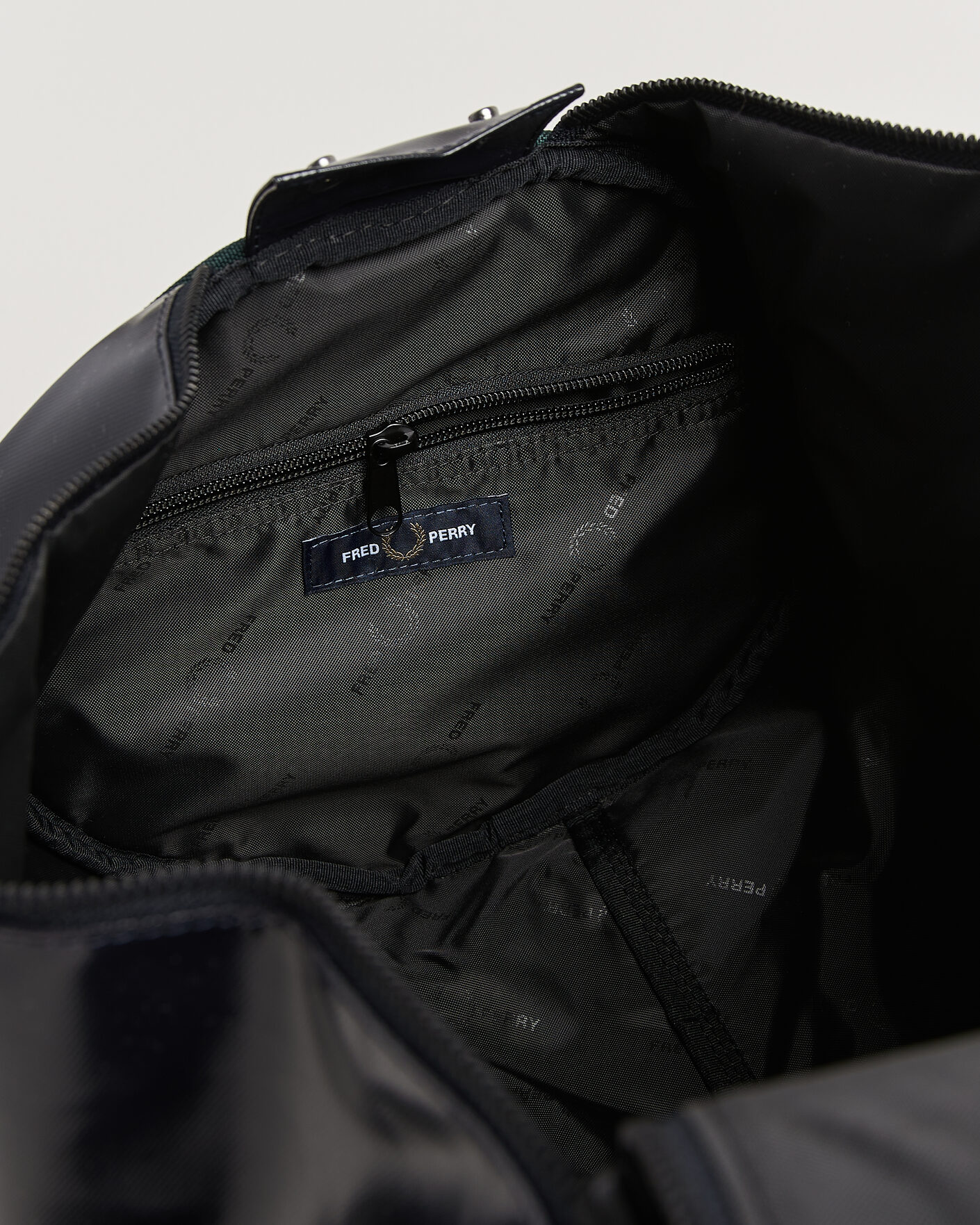 Heren | Tassen | Fred Perry | Classic Barrel Bag Navy/Grassroots Green