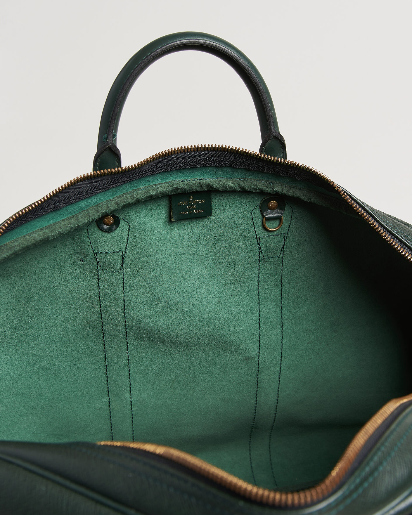 Heren | Pre-Owned & Vintage Bags | Louis Vuitton Pre-Owned | Taiga Kendall Weekend Bag GM Green