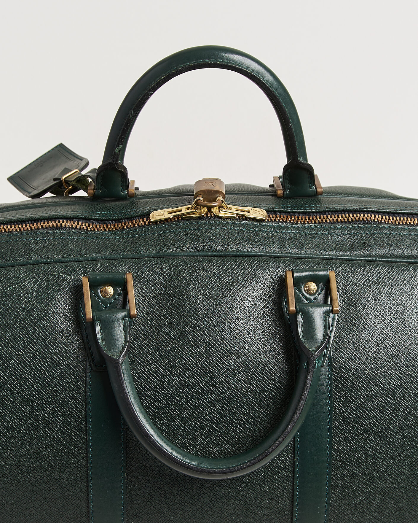 Heren | Pre-Owned & Vintage Bags | Louis Vuitton Pre-Owned | Taiga Kendall Weekend Bag GM Green