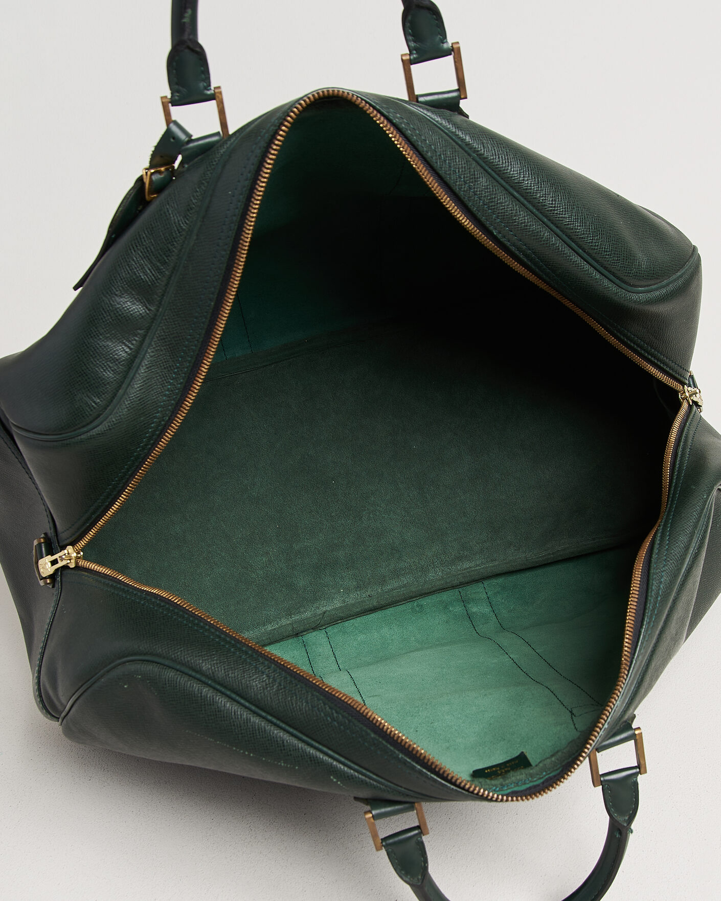 Heren | Pre-Owned & Vintage Bags | Louis Vuitton Pre-Owned | Taiga Kendall Weekend Bag GM Green