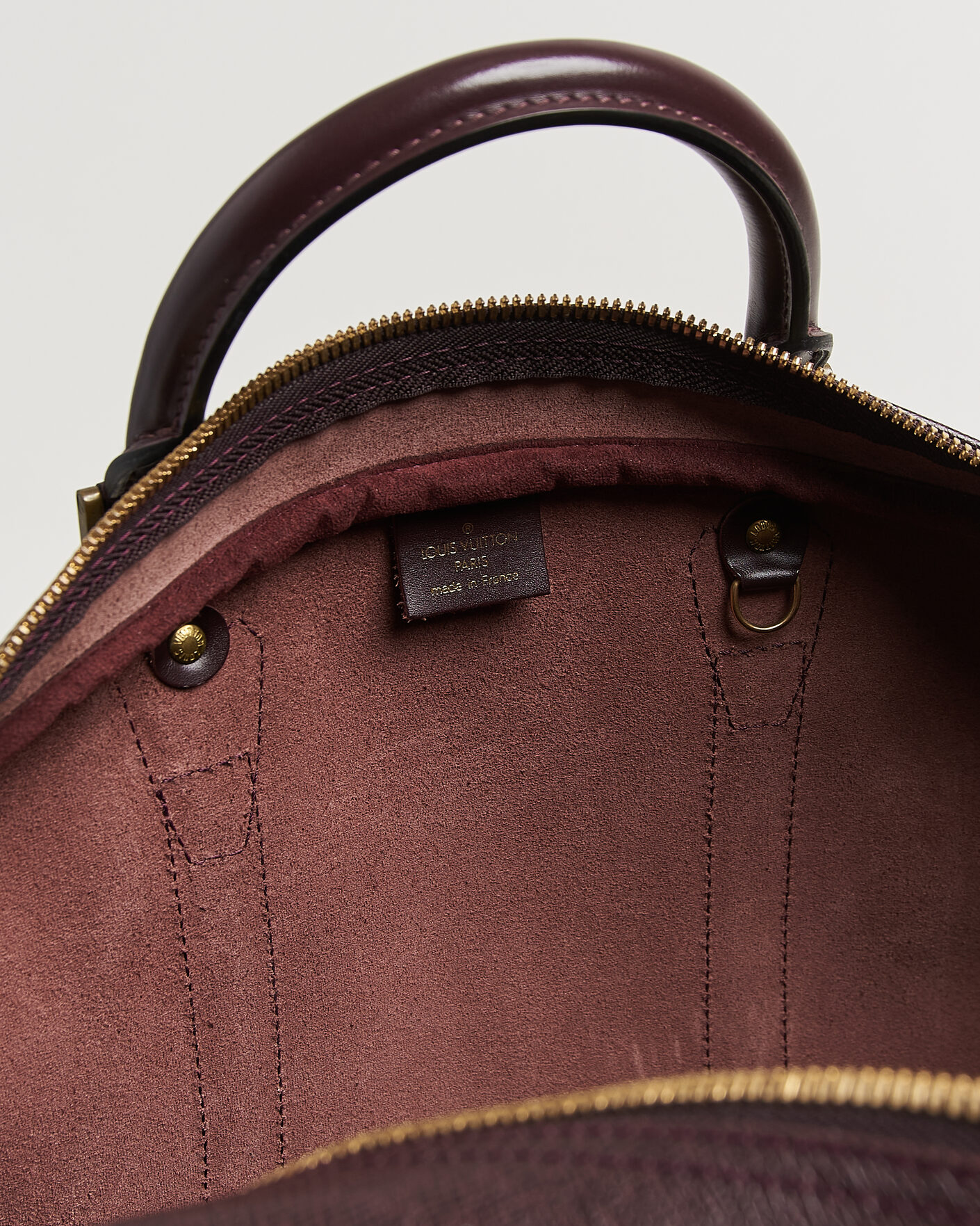 Heren | Pre-Owned & Vintage Bags | Louis Vuitton Pre-Owned | Taiga Kendall Weekend Bag PM Burgundy