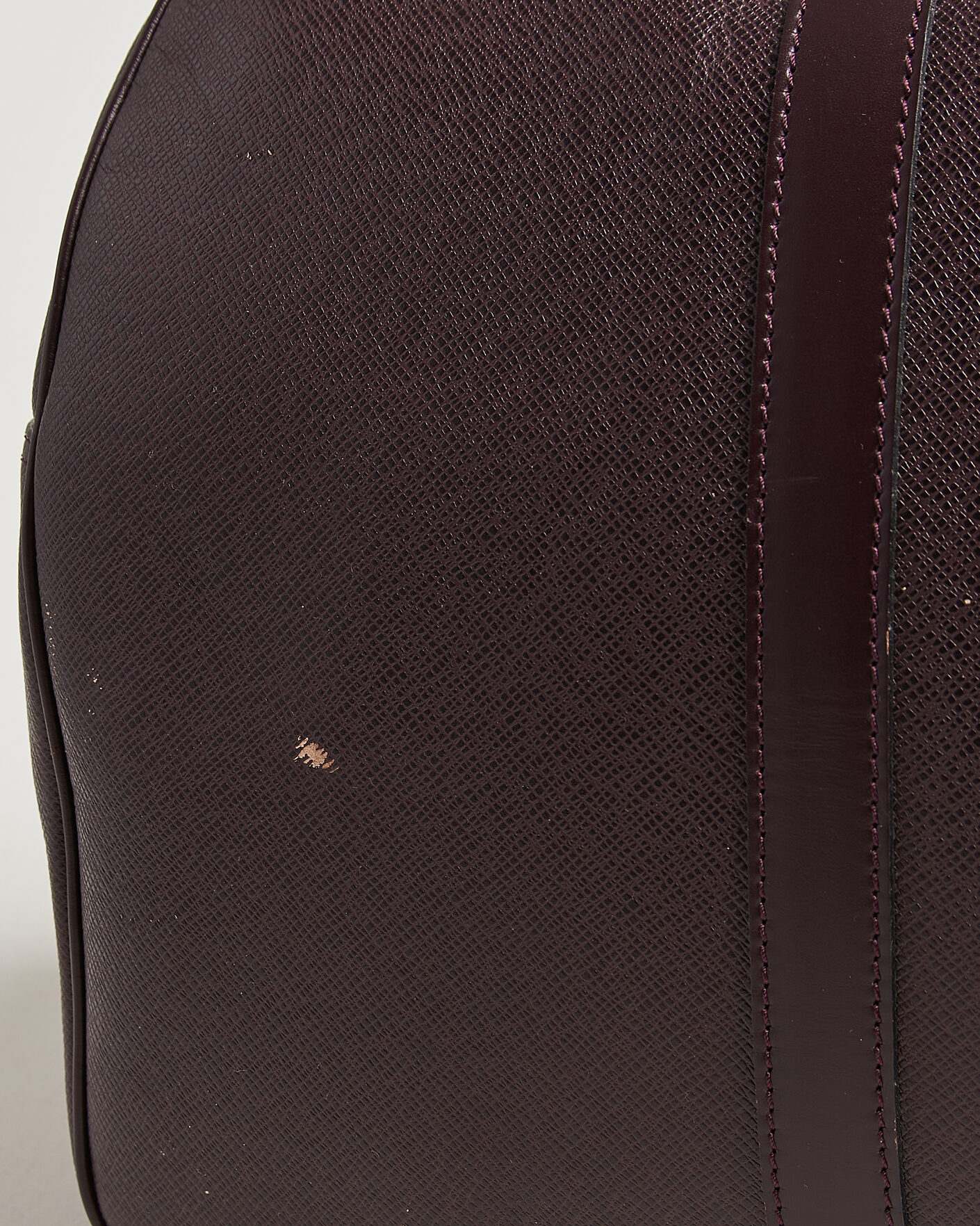 Heren | Pre-Owned & Vintage Bags | Louis Vuitton Pre-Owned | Taiga Kendall Weekend Bag PM Burgundy