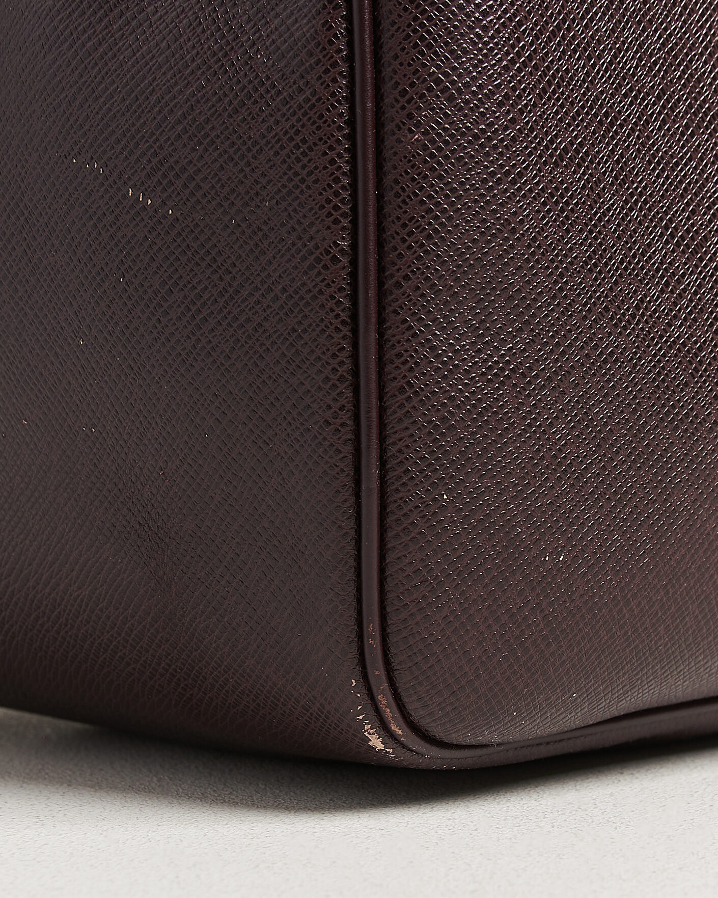 Heren | Pre-Owned & Vintage Bags | Louis Vuitton Pre-Owned | Taiga Kendall Weekend Bag PM Burgundy