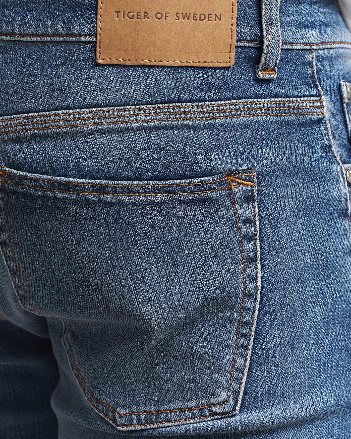 Heren | Broeken | Tiger of Sweden | Des Jeans Medium Blue