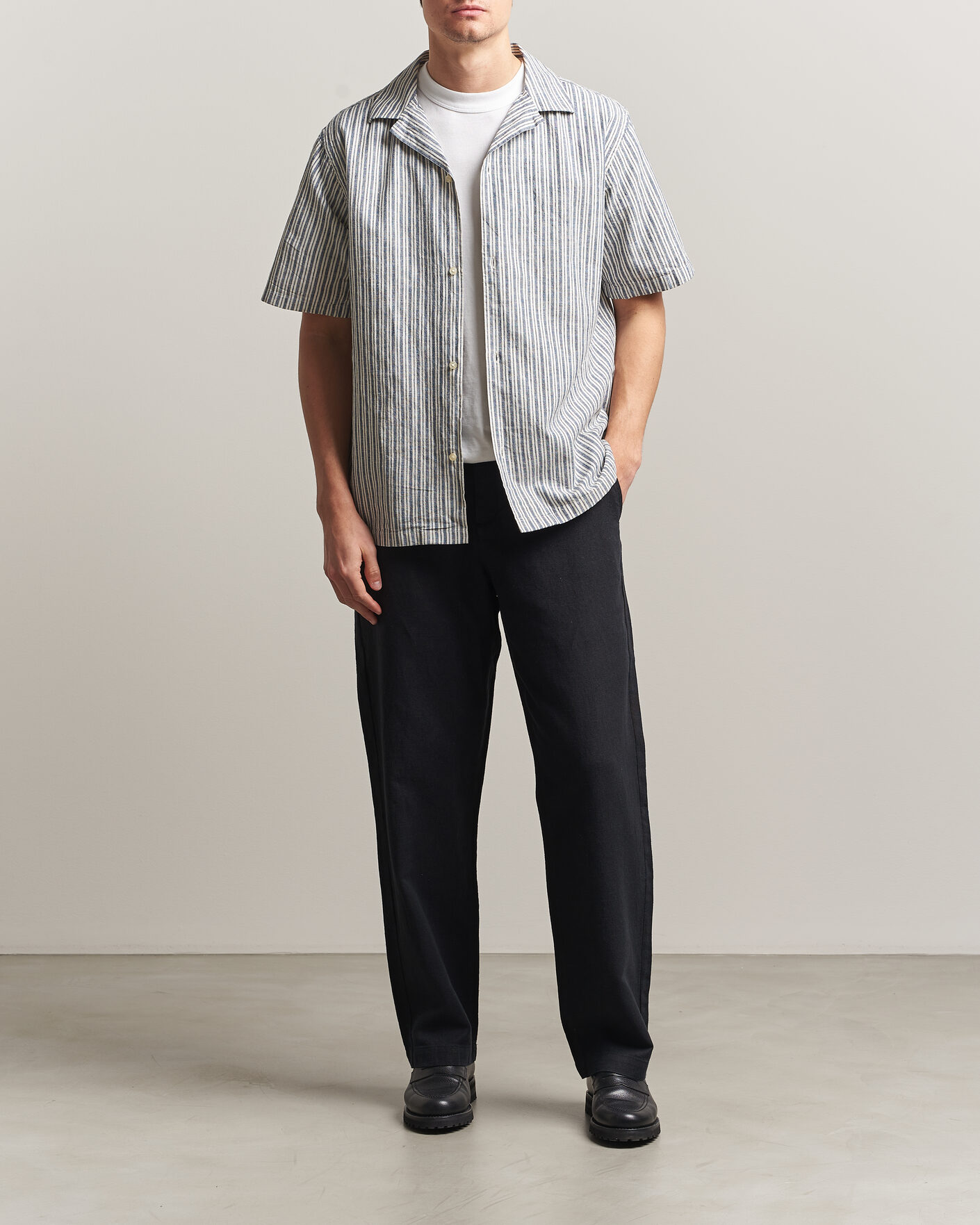 Heren | Overhemden | LES DEUX | Stripe Cotton/Linen Short Sleeve Shirt Dark Blue