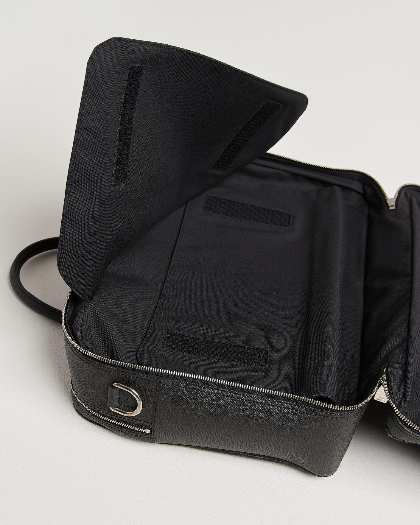 Heren | Pre-Owned & Vintage Bags | Louis Vuitton Pre-Owned | Overnight Bag Taiga Leather Black