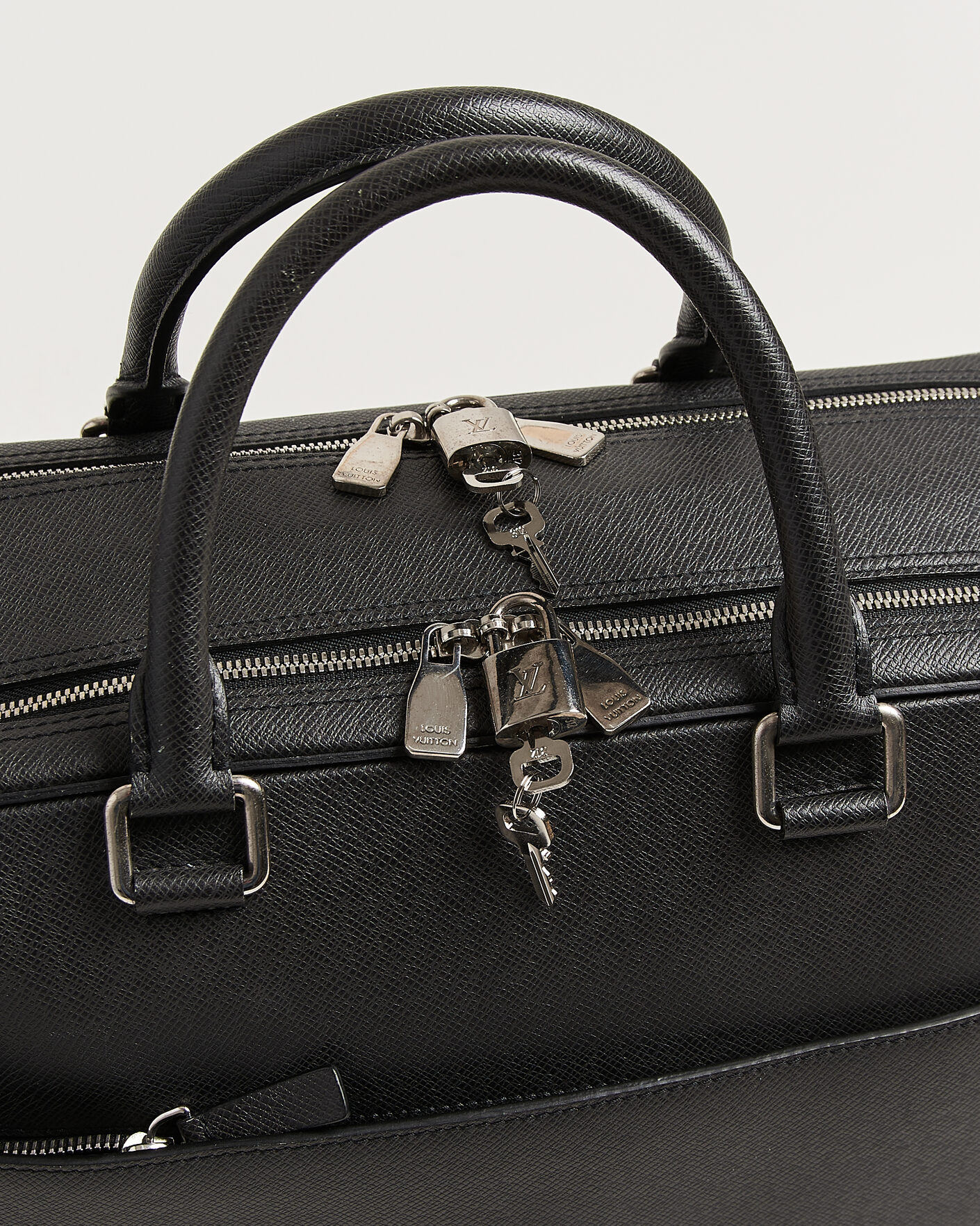 Heren | Pre-Owned & Vintage Bags | Louis Vuitton Pre-Owned | Overnight Bag Taiga Leather Black