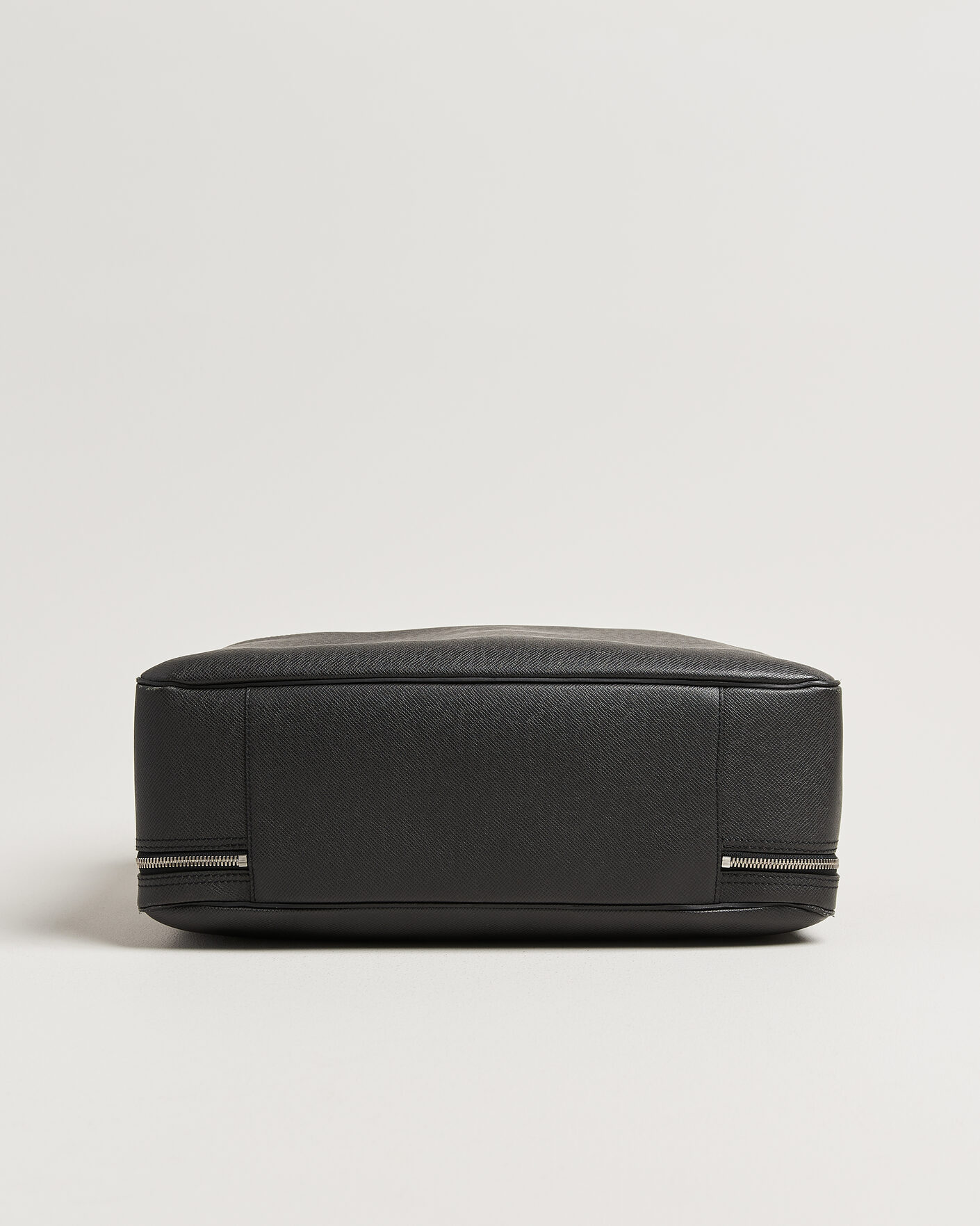 Heren | Pre-Owned & Vintage Bags | Louis Vuitton Pre-Owned | Overnight Bag Taiga Leather Black