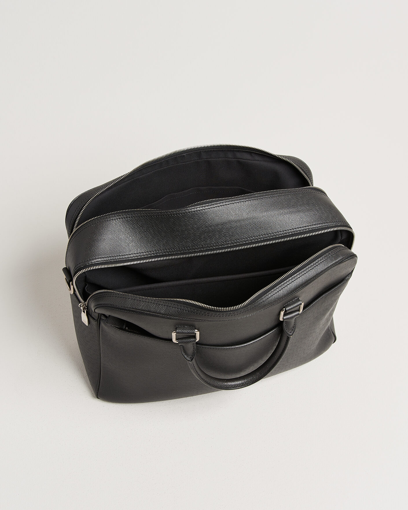 Heren | Pre-Owned & Vintage Bags | Louis Vuitton Pre-Owned | Overnight Bag Taiga Leather Black