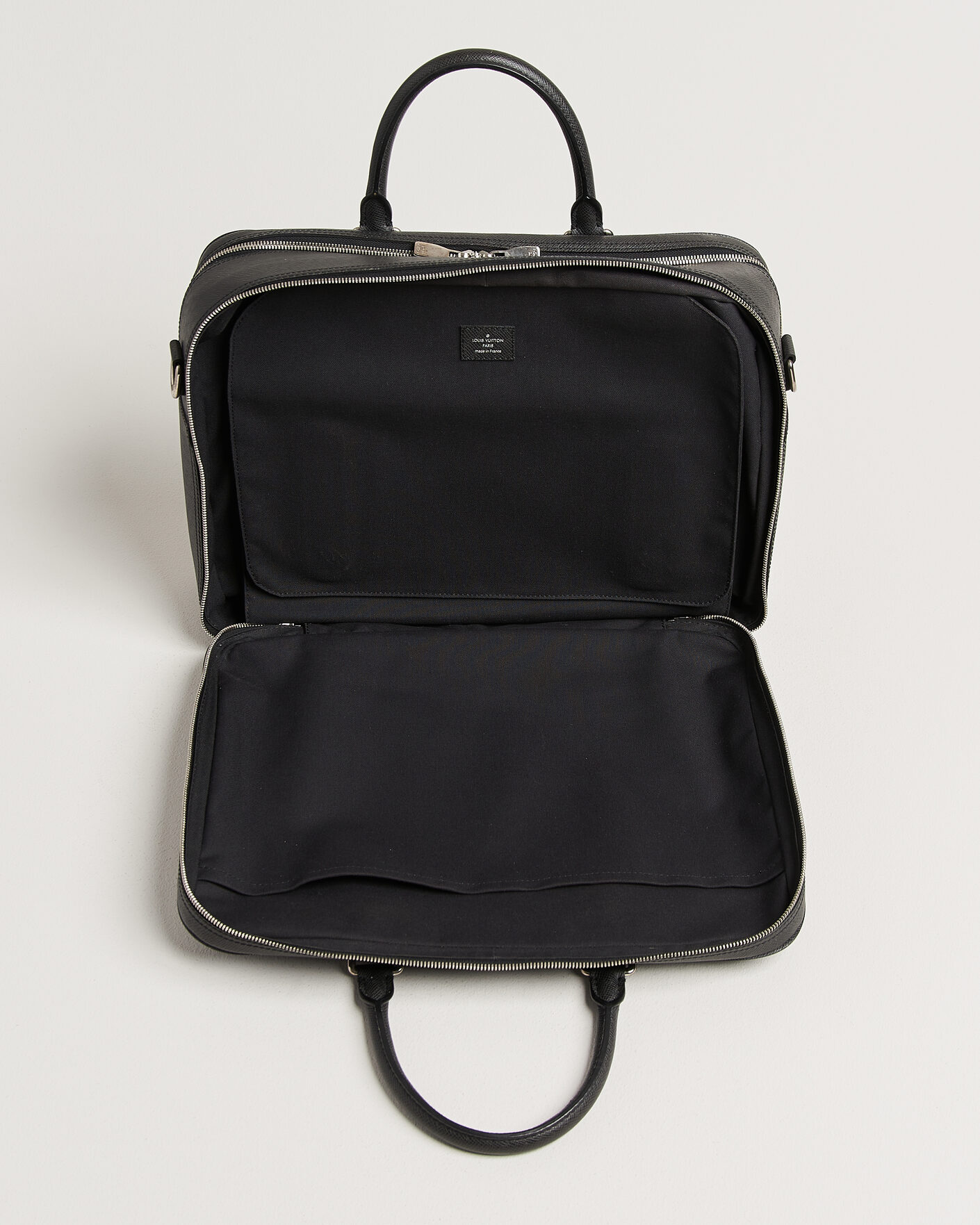 Heren | Pre-Owned & Vintage Bags | Louis Vuitton Pre-Owned | Overnight Bag Taiga Leather Black