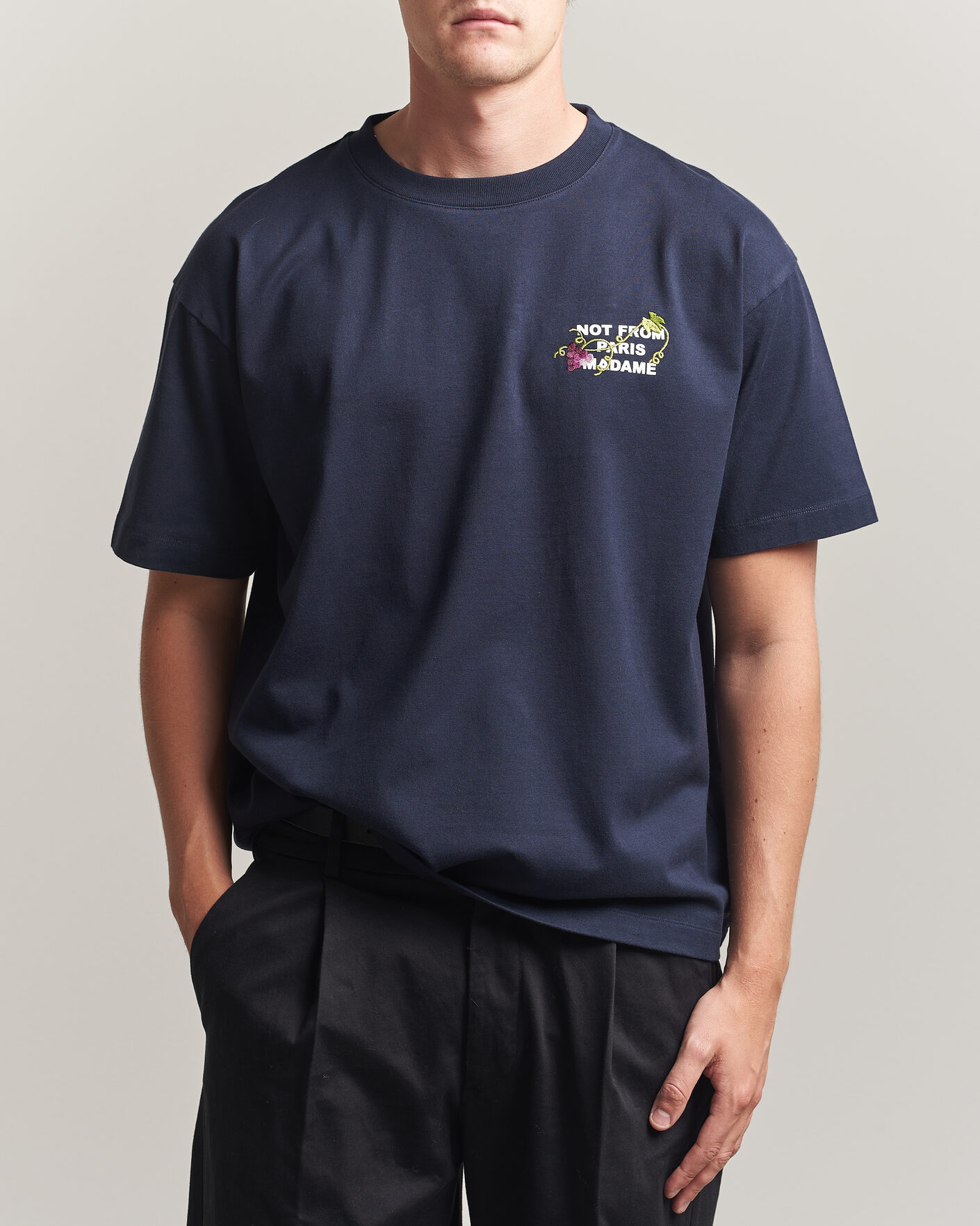 Heren | T-shirts | Drôle de Monsieur | Vine Embroidered Slogan T-Shirt Navy