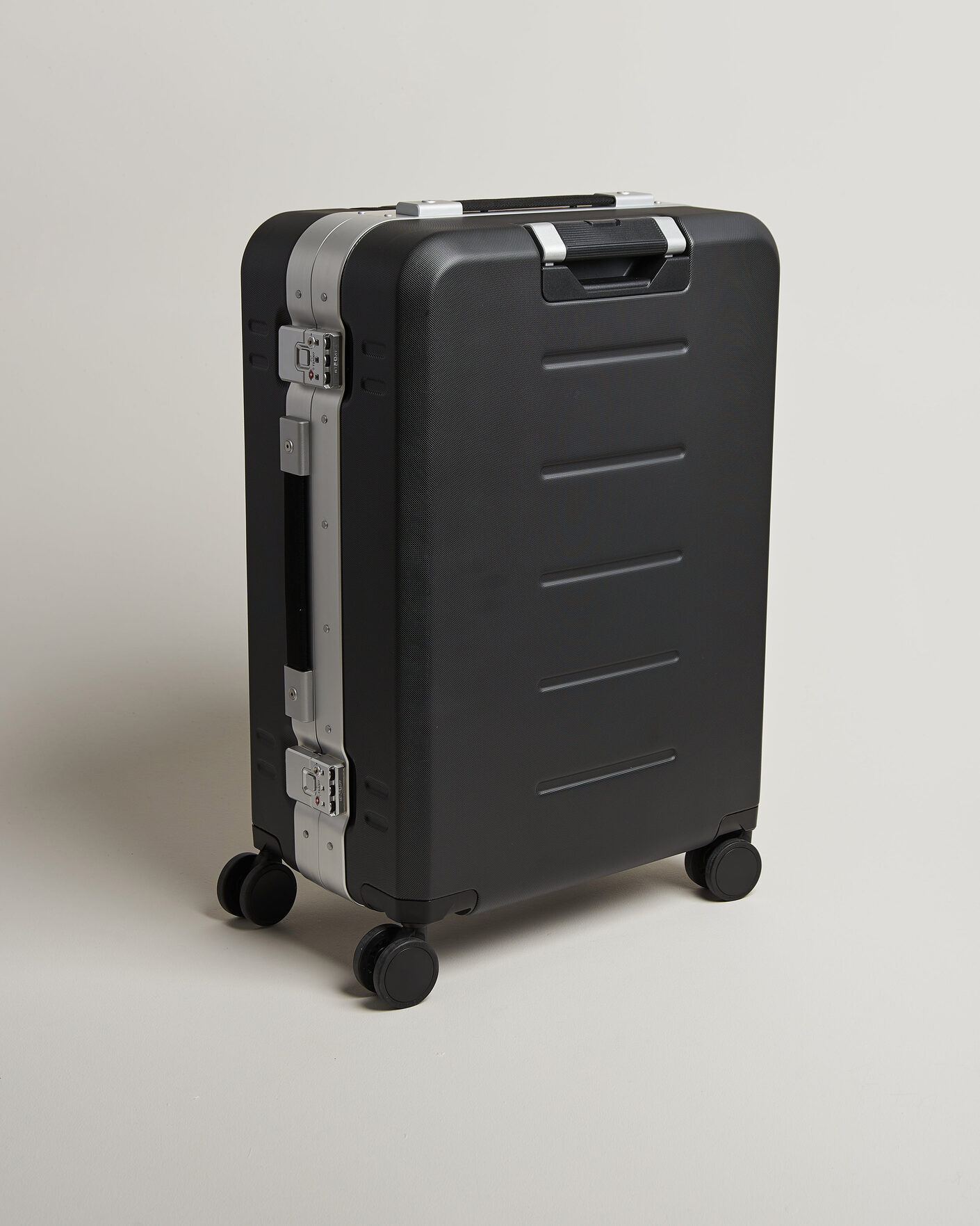 Heren | Tassen | DB | Ramverk Pro Check-In Luggage Medium Silver/Black