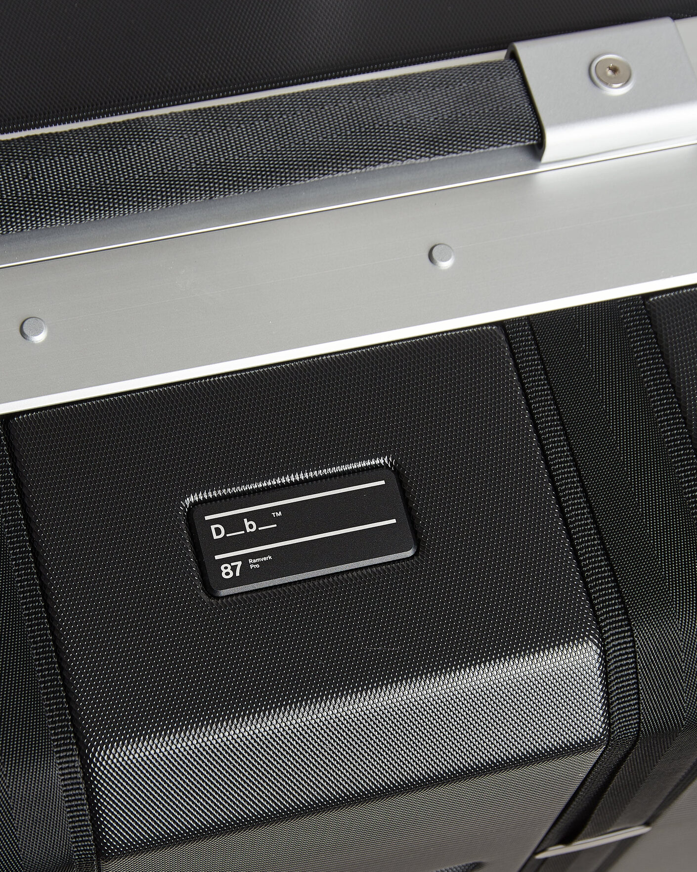 Heren | Tassen | DB | Ramverk Pro Check-In Luggage Large Silver/Black