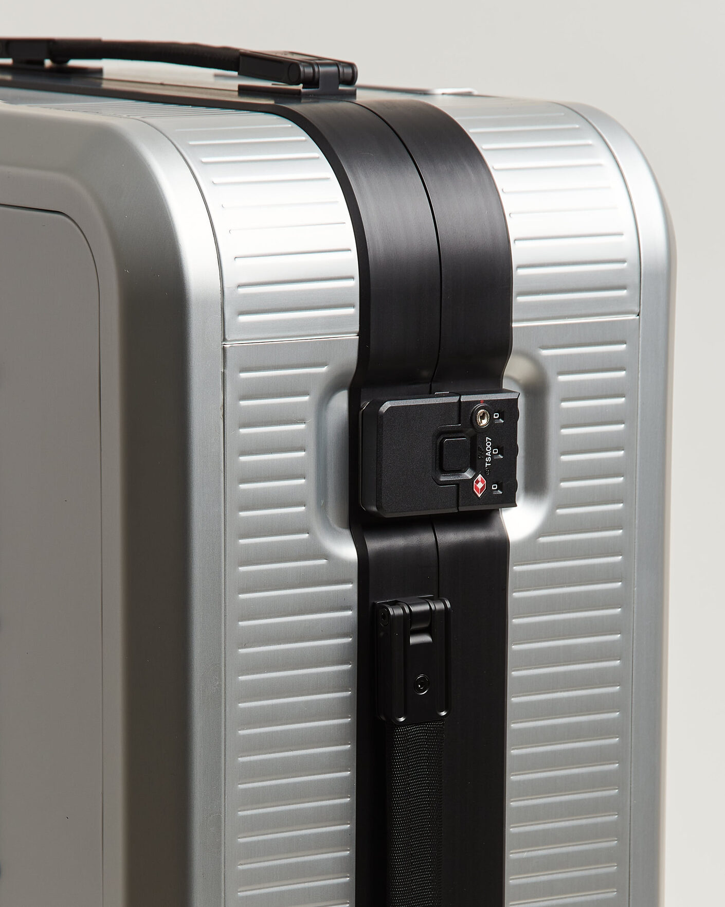 Heren | Tassen | DB | Ramverk Alu Pro Check-In Luggage Medium Silver/Onyx