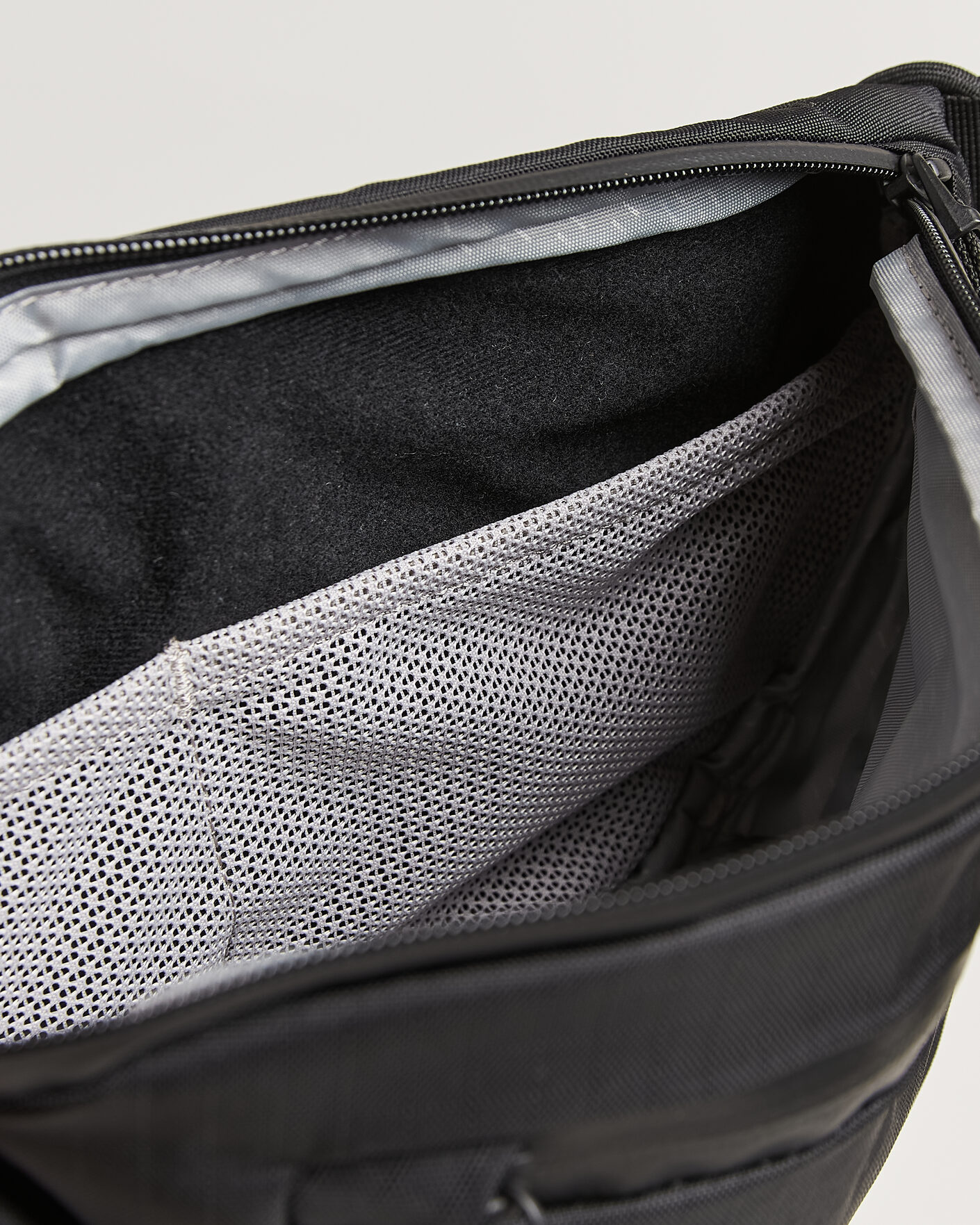 Heren | Tassen | DB | Roamer Pro Sling Bag 6L Black Out