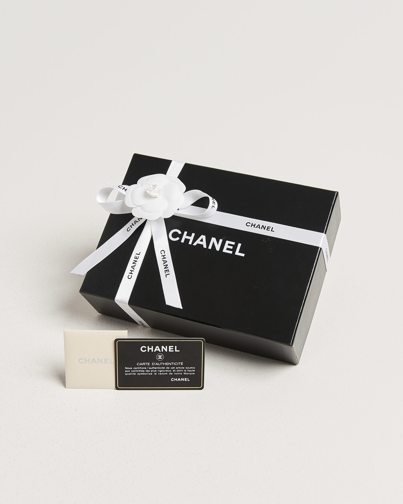 Heren | Pre-Owned & Vintage Bags | Chanel Pre-Owned | Wallet On Chain Camelia Lambskin Black