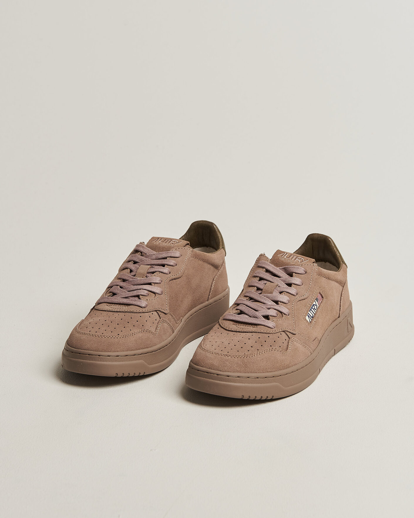 Heren | Sneakers | Autry | Medalist Low Suede Sneaker Antilope