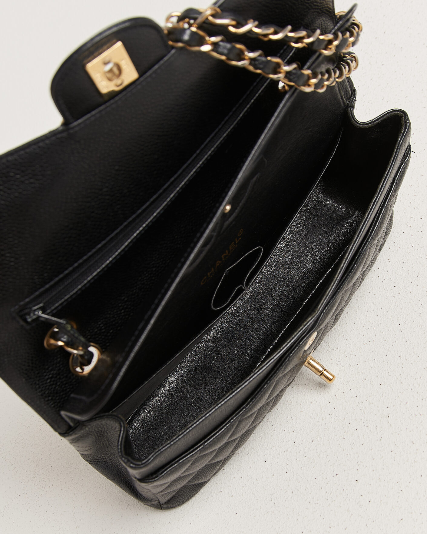 Heren | Chanel Pre-Owned Classic Medium Double Flap Bag Caviar Leather Black | Chanel Pre-Owned | Classic Medium Double Flap Bag Caviar Leather Black