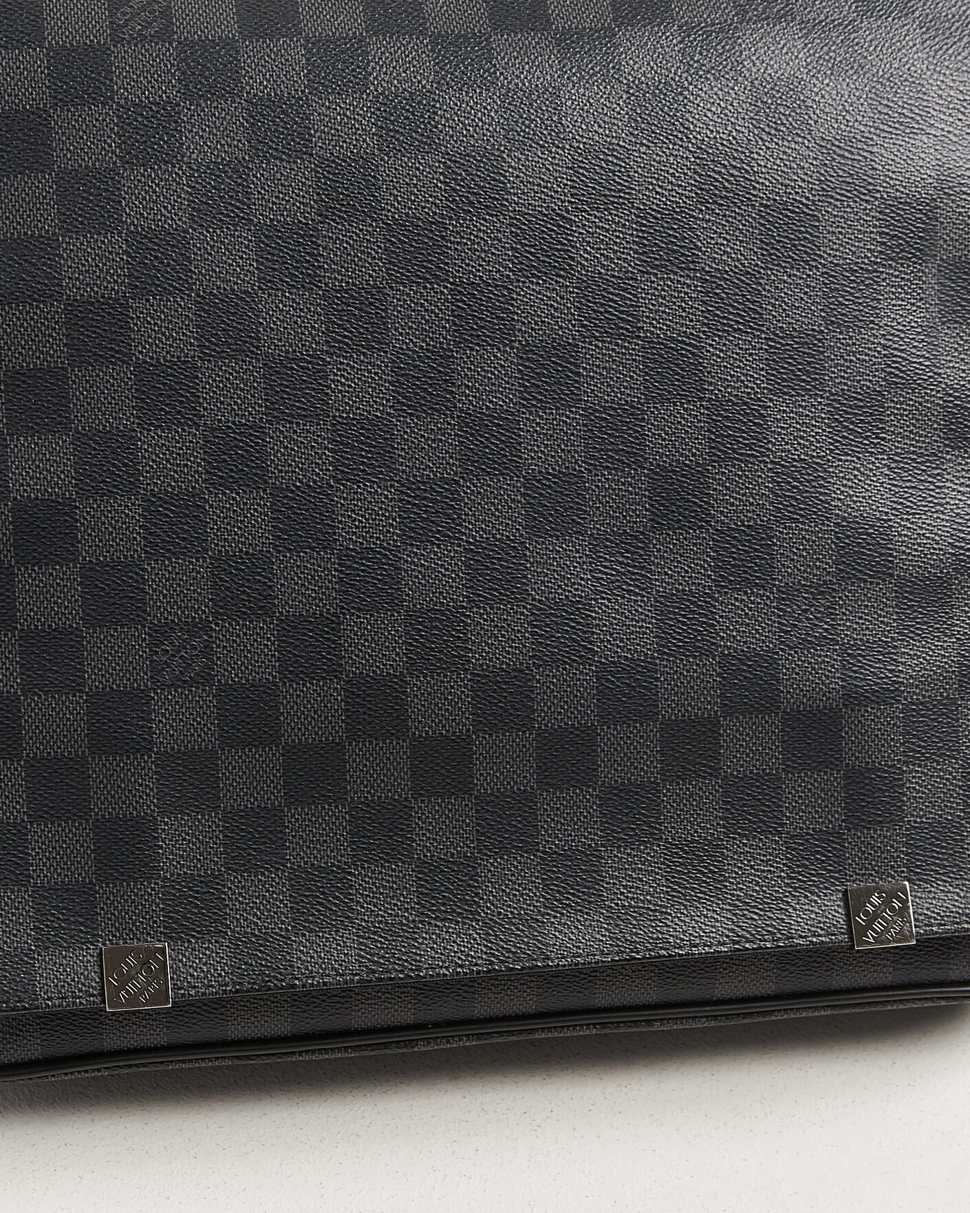 Heren | Pre-Owned & Vintage Bags | Louis Vuitton Pre-Owned | Louis Vuitton District Messenger Bag MM Damier Graphite