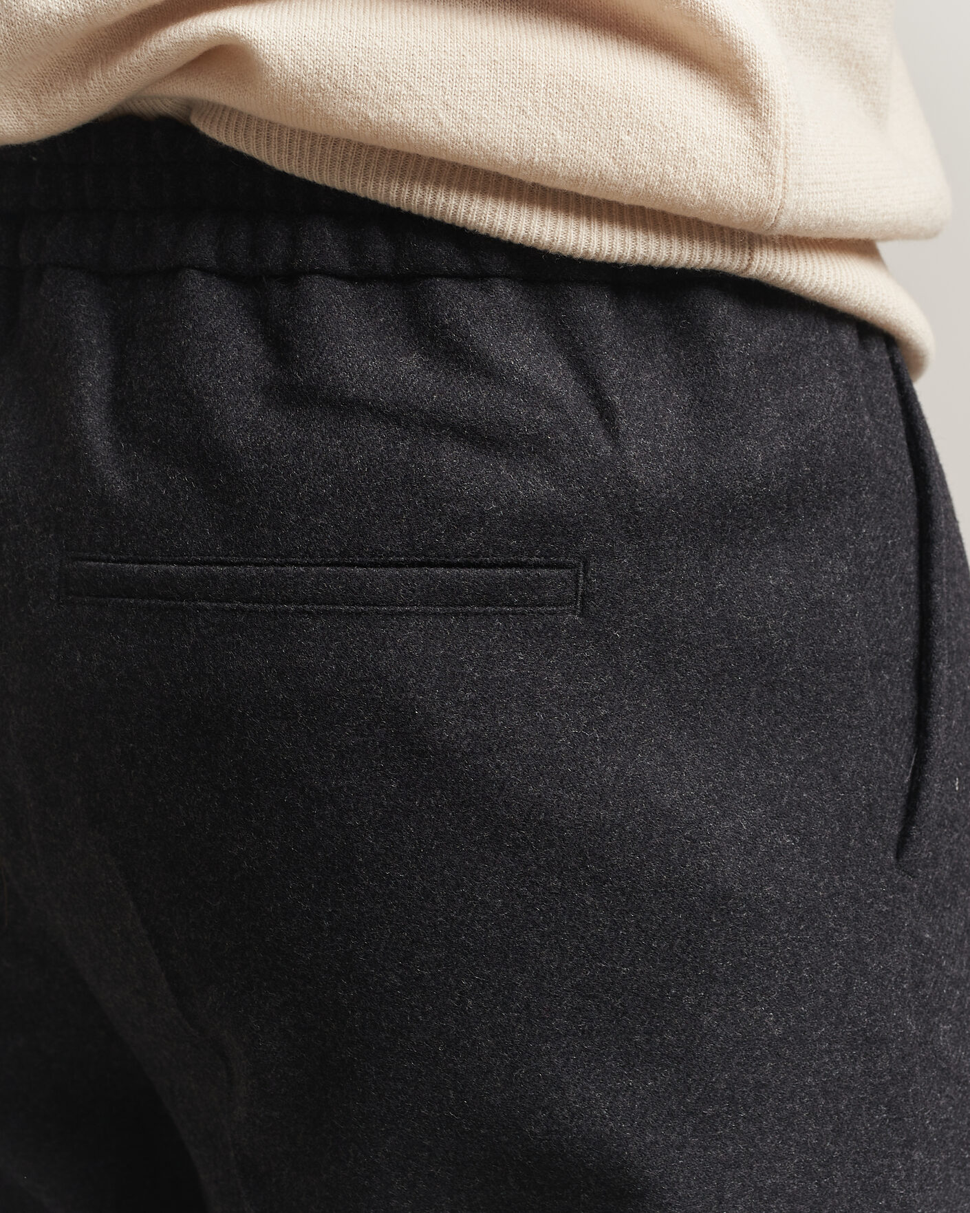 Heren | Broeken | Filippa K | Theo Relaxed Flannel Trousers Anthracite Melange